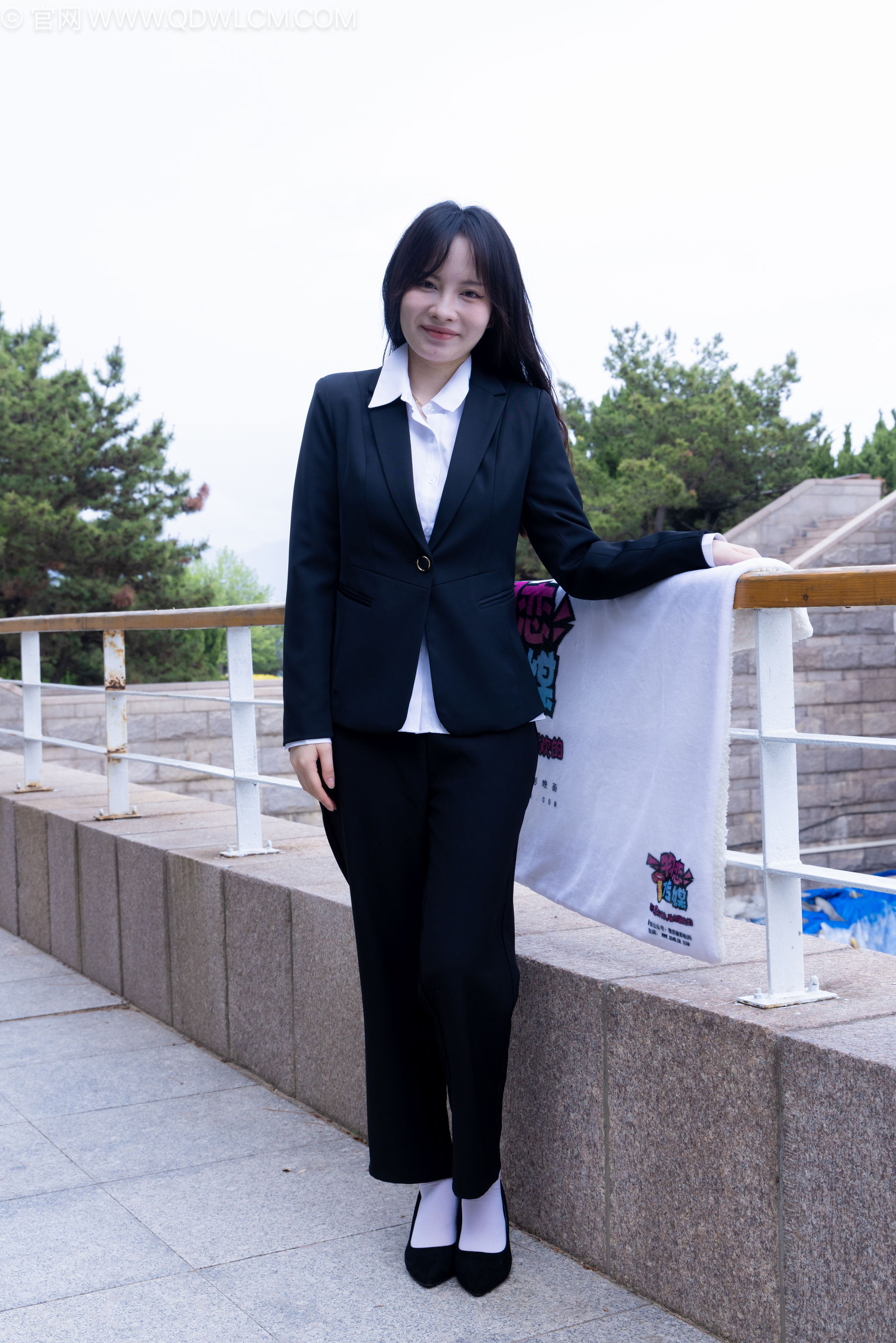 物恋传媒 No.2238 小酒 -高跟鞋、短白丝、ol制服户外/(230P)