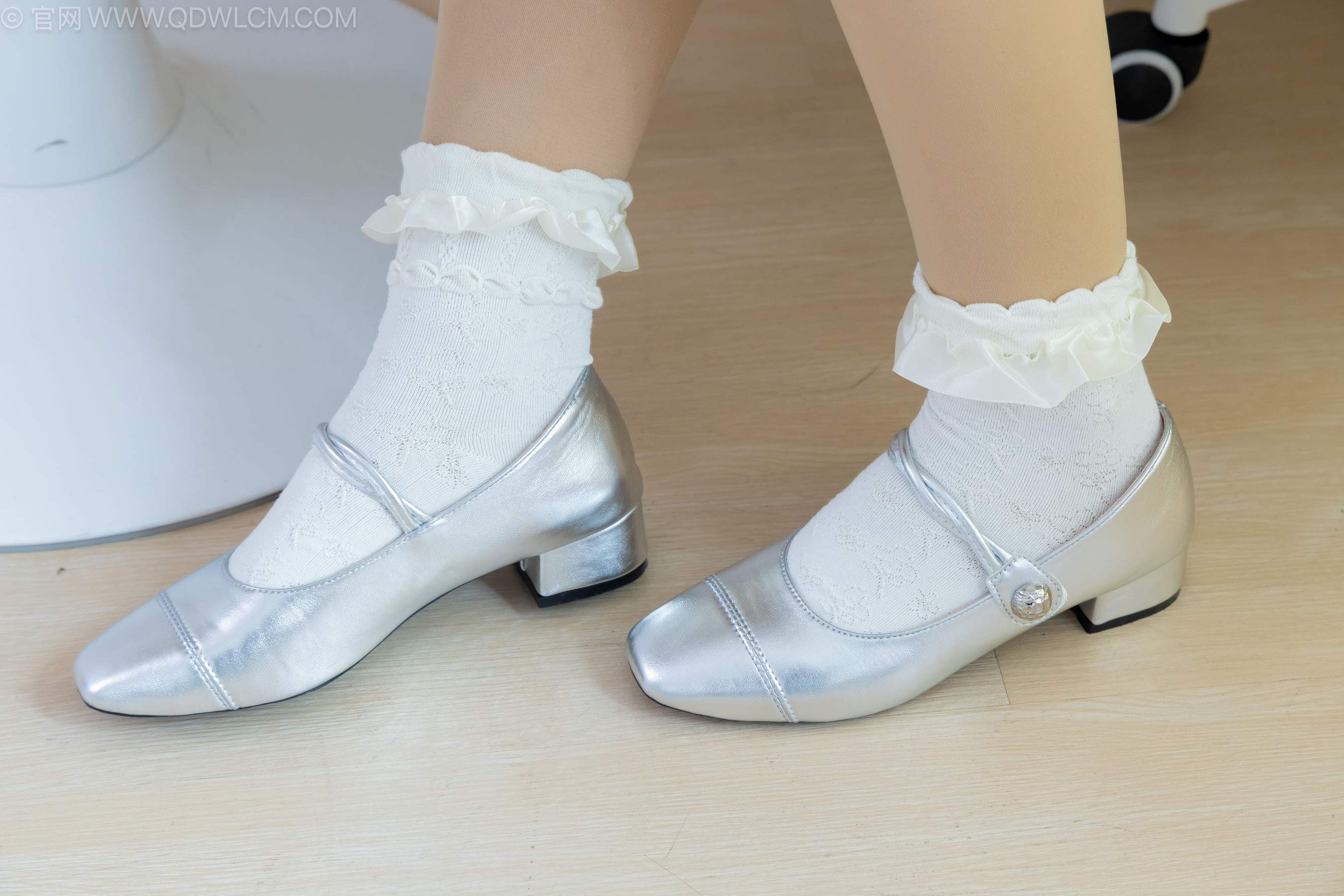 物恋传媒 No.2239 小新 -低跟鞋、白棉袜、厚肉丝、女仆装/(160P)