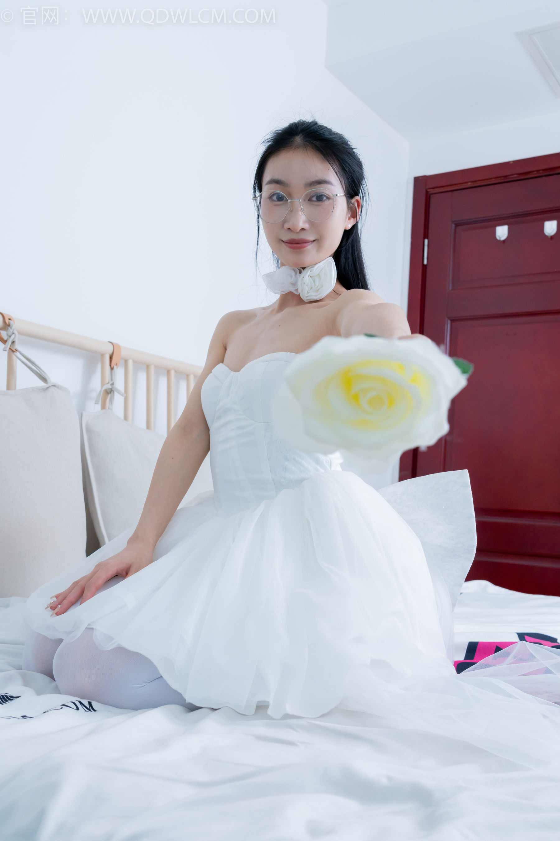 物恋传媒 No.2233 小影 -小影 -高跟鞋、厚白丝/(150P)