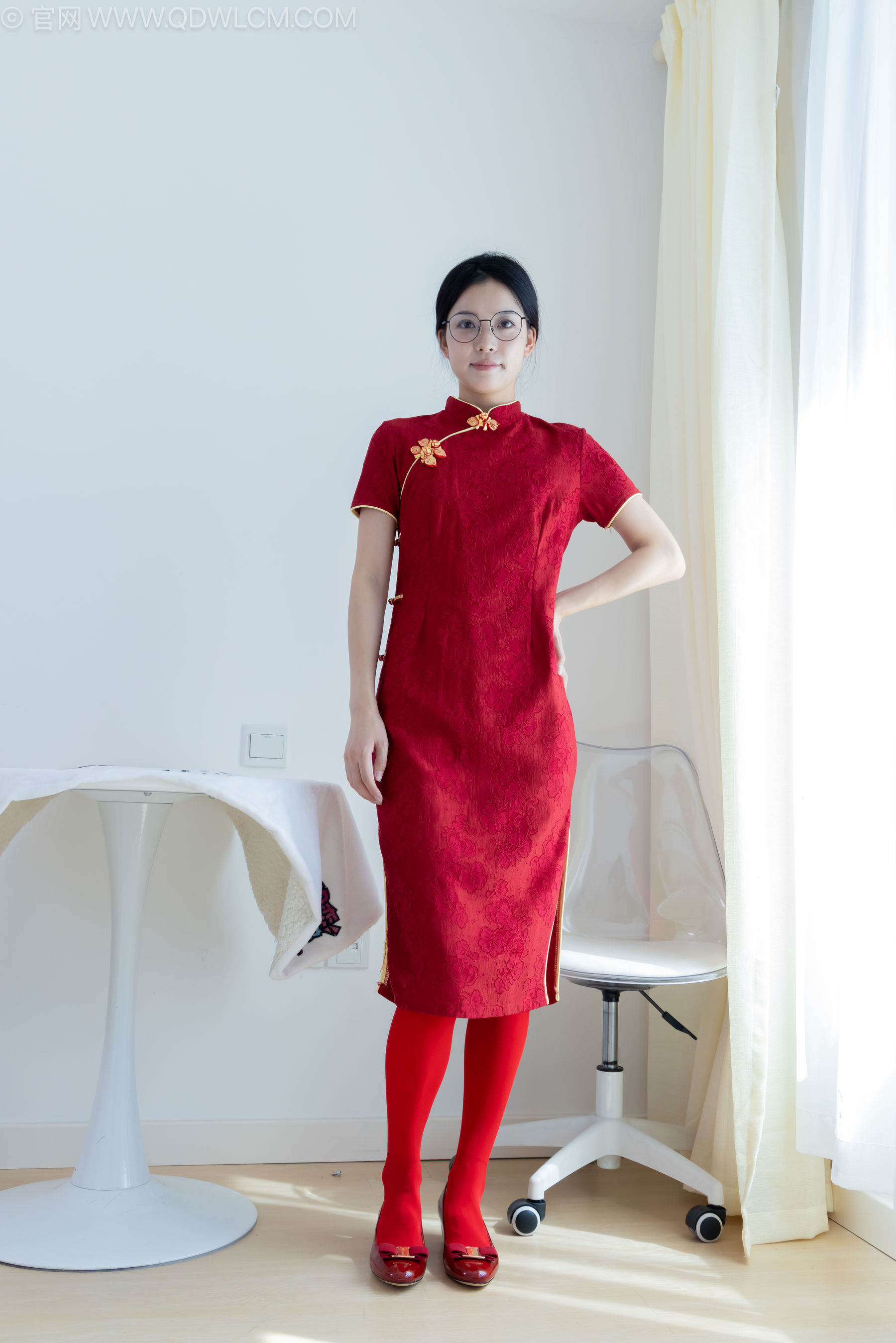 物恋传媒 No.2236 茯苓 -红色低跟鞋、厚款红色丝、皮筋绑脚老头乐挠脚剧情/(160P)