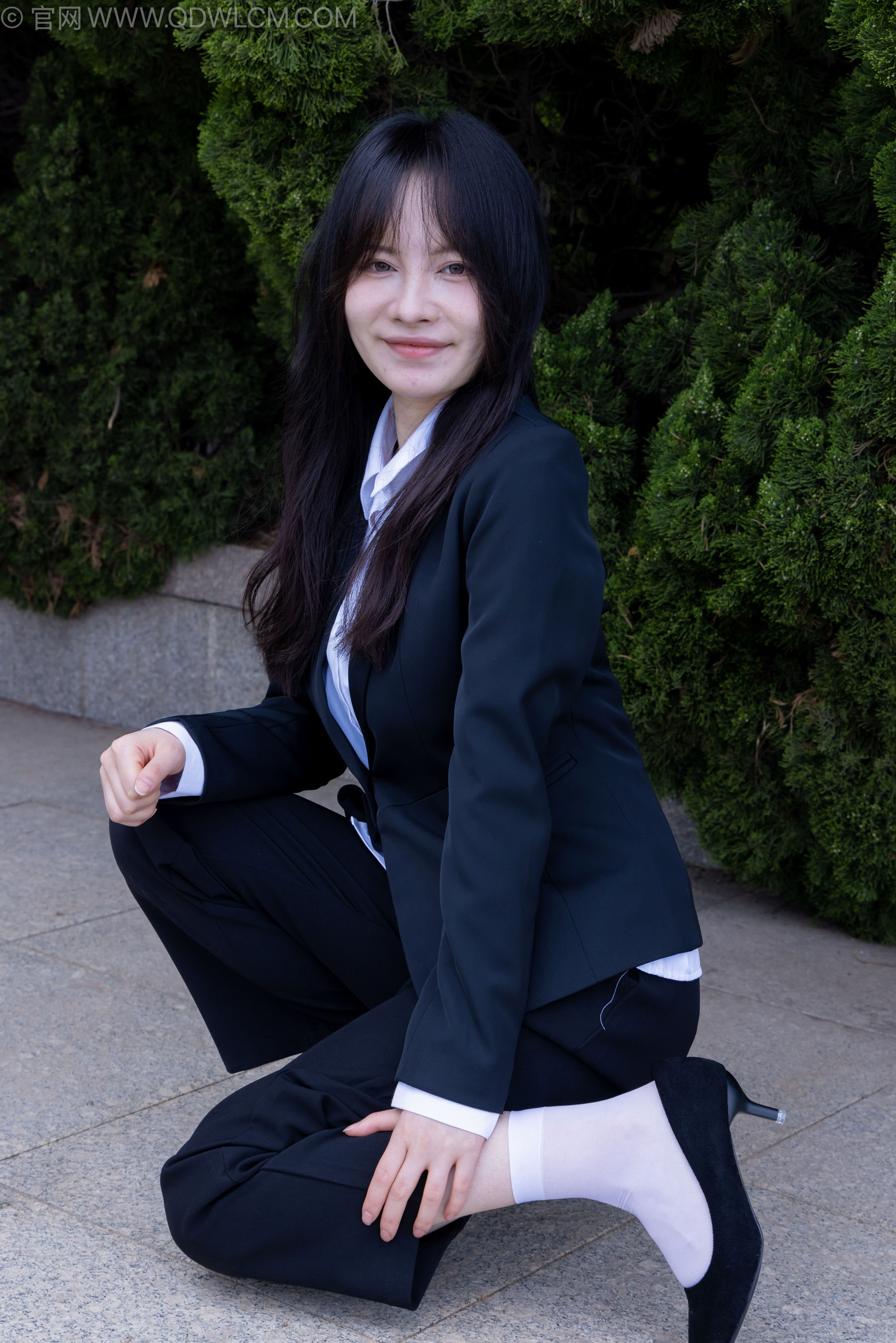 物恋传媒 No.2238 小酒 -高跟鞋、短白丝、ol制服户外/(230P)