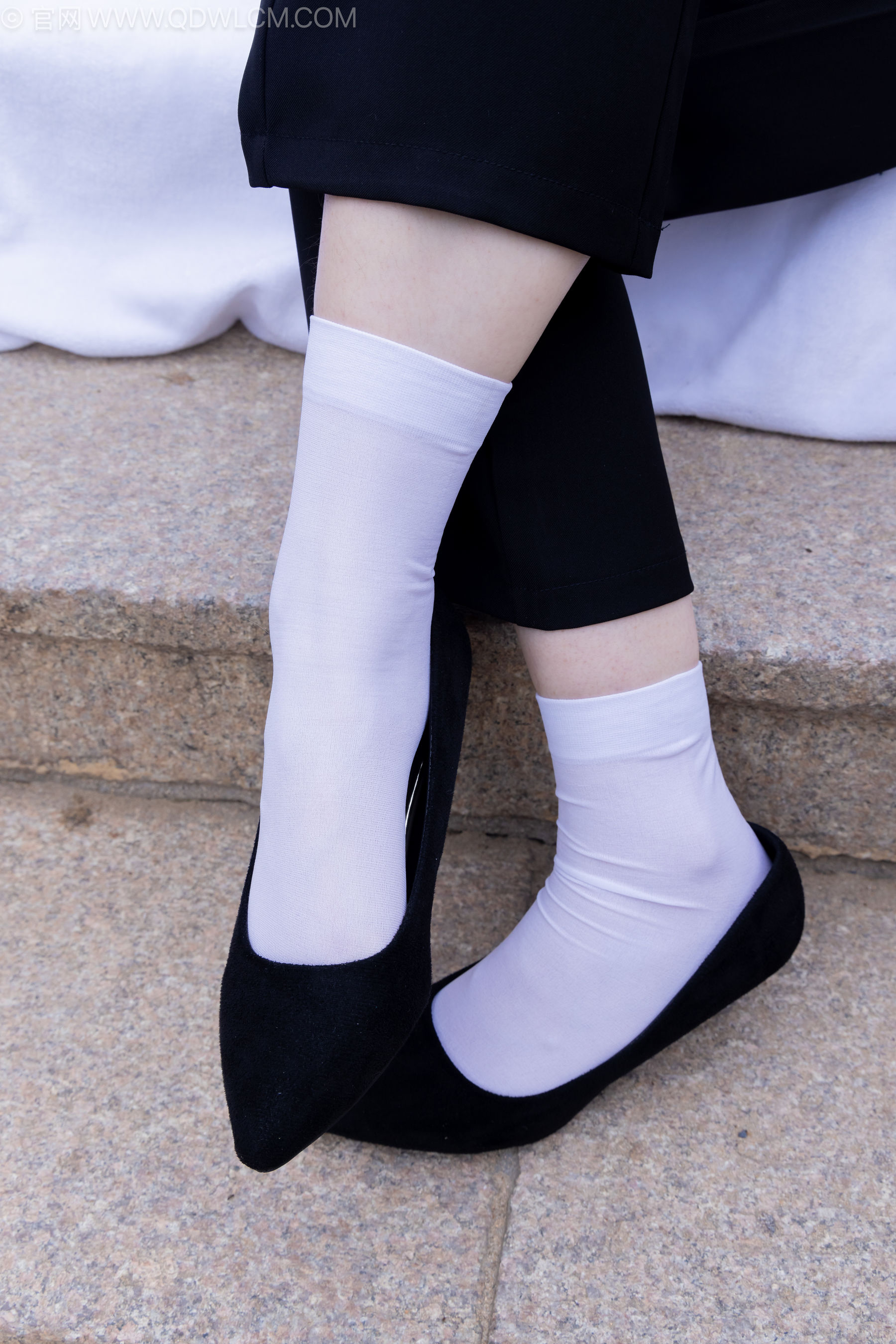 物恋传媒 No.2238 小酒 -高跟鞋、短白丝、ol制服户外/(230P)