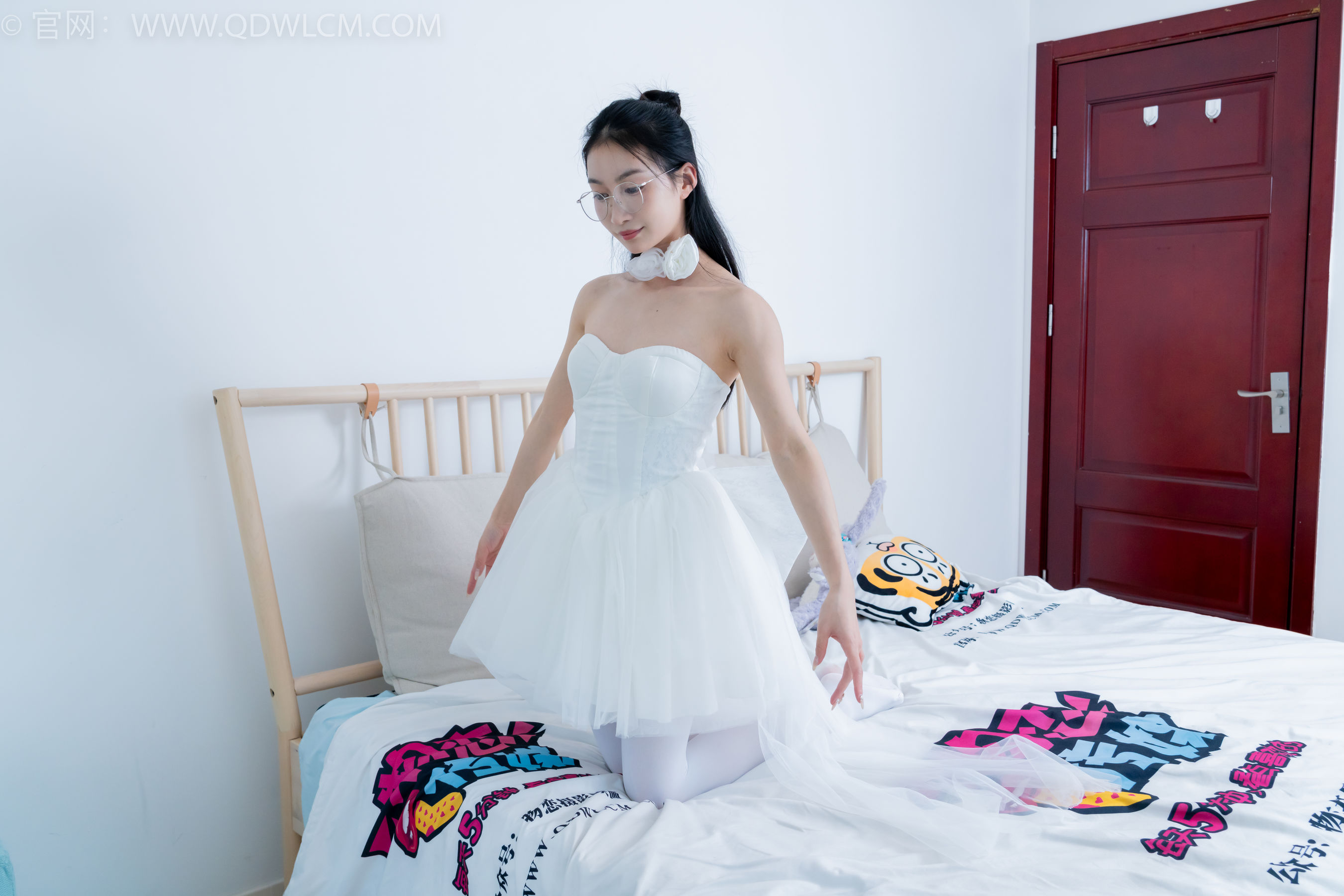 物恋传媒 No.2233 小影 -小影 -高跟鞋、厚白丝/(150P)