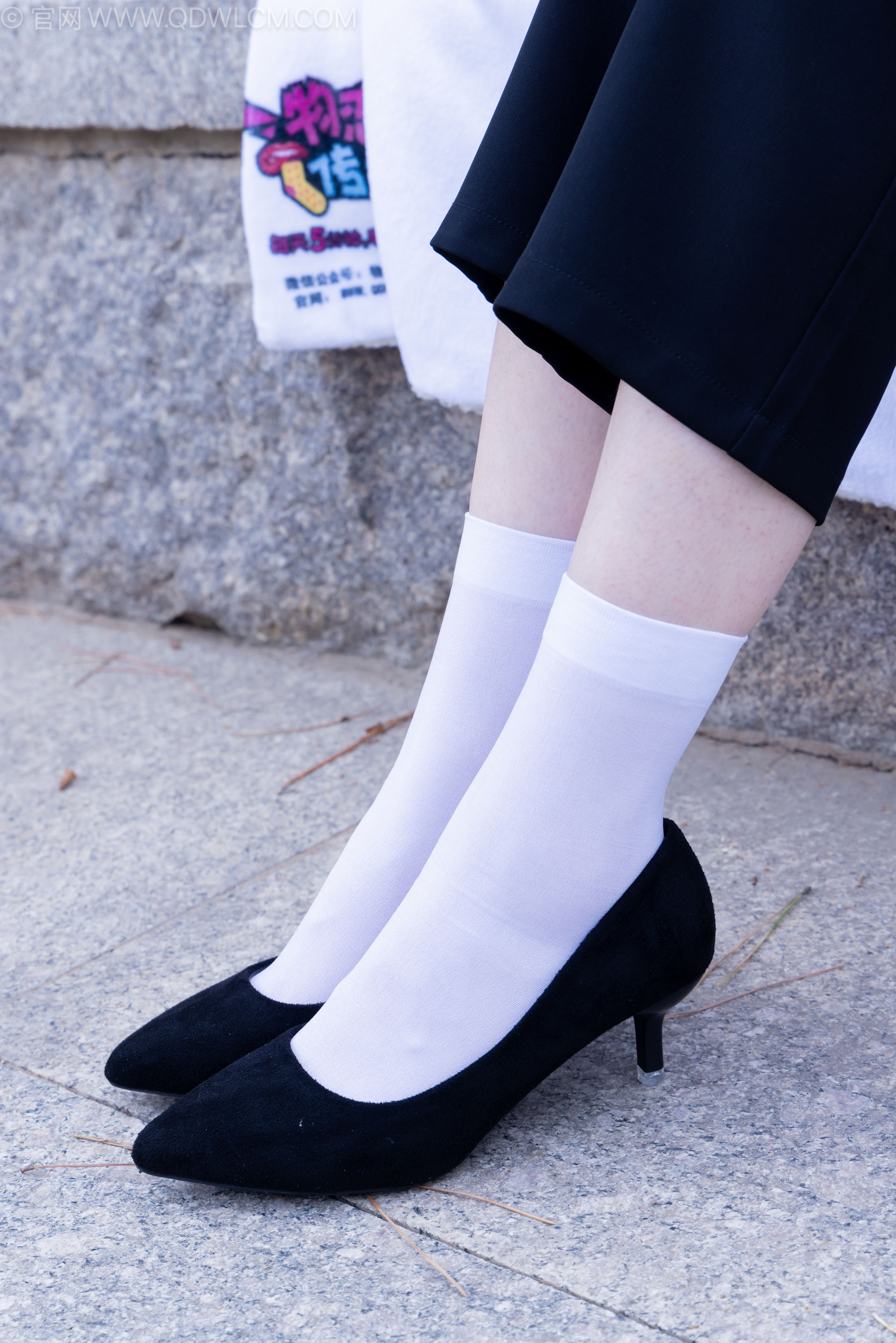 物恋传媒 No.2238 小酒 -高跟鞋、短白丝、ol制服户外/(230P)