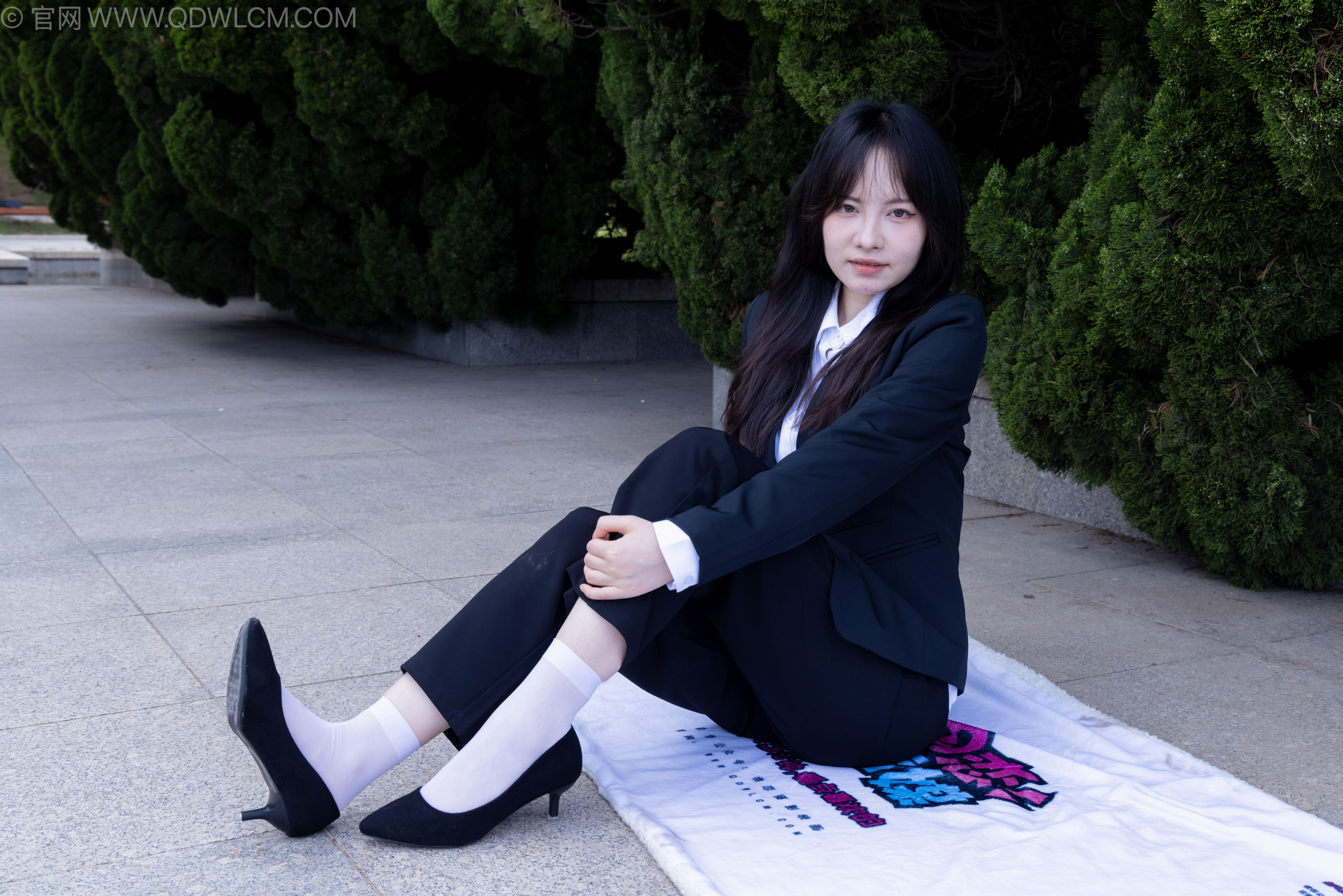 物恋传媒 No.2238 小酒 -高跟鞋、短白丝、ol制服户外/(230P)