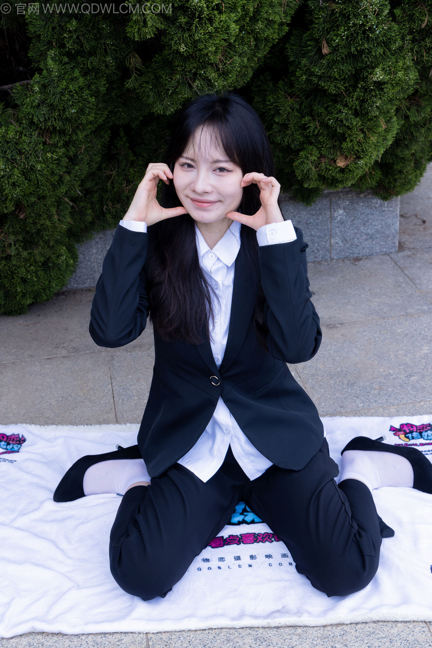 物恋传媒 No.2238 小酒 -高跟鞋、短白丝、ol制服户外/(230P)