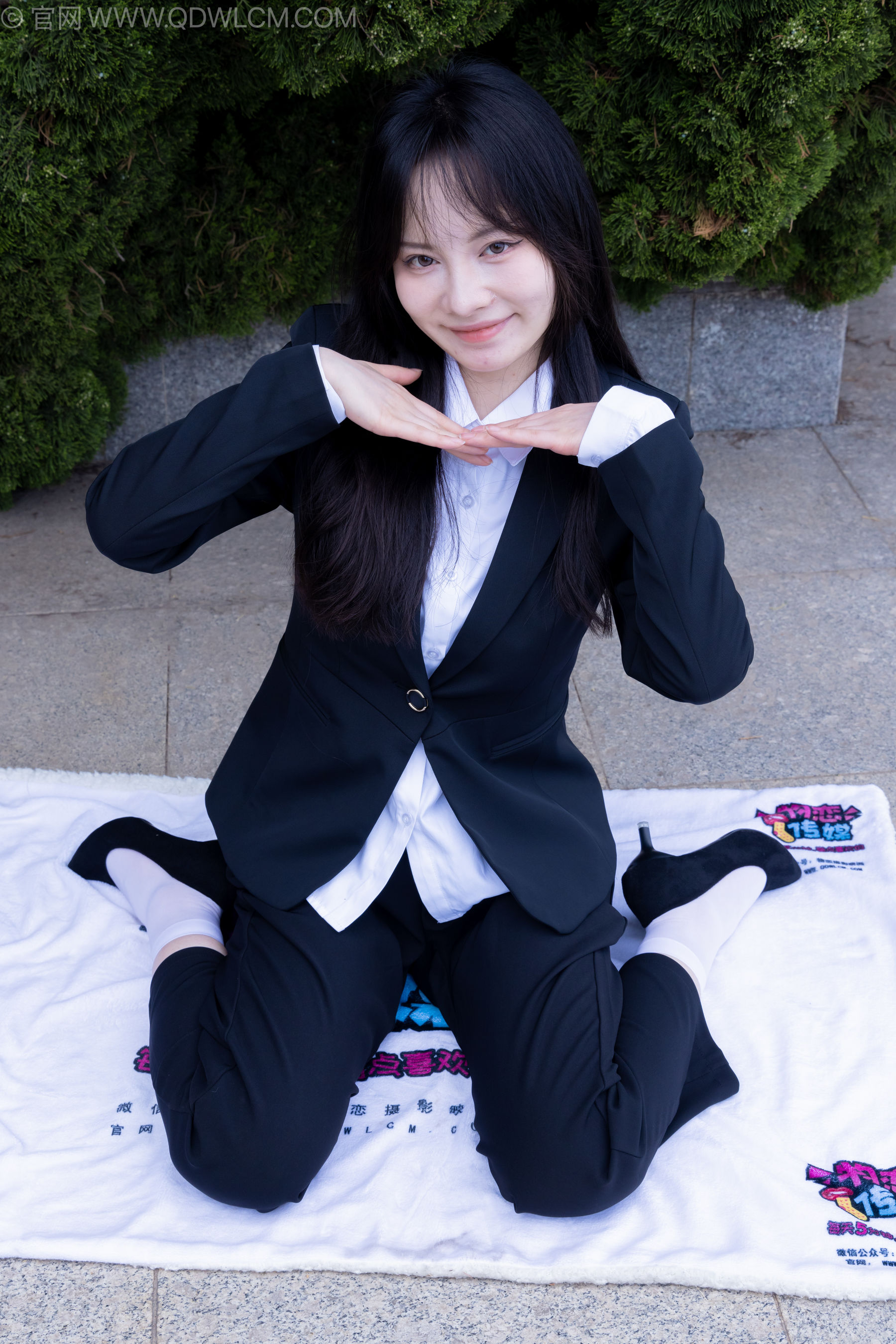 物恋传媒 No.2238 小酒 -高跟鞋、短白丝、ol制服户外/(230P)