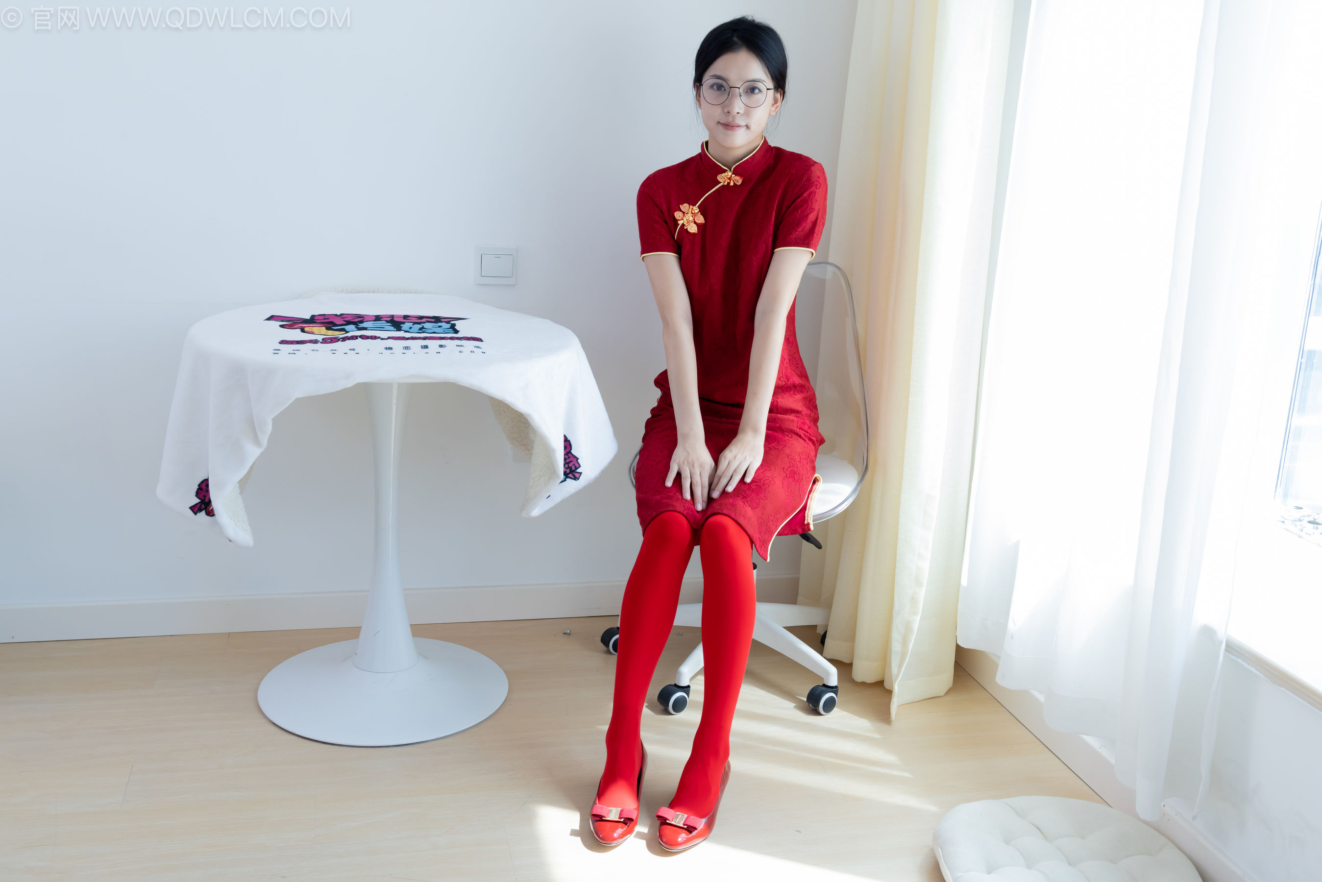 物恋传媒 No.2236 茯苓 -红色低跟鞋、厚款红色丝、皮筋绑脚老头乐挠脚剧情/(160P)