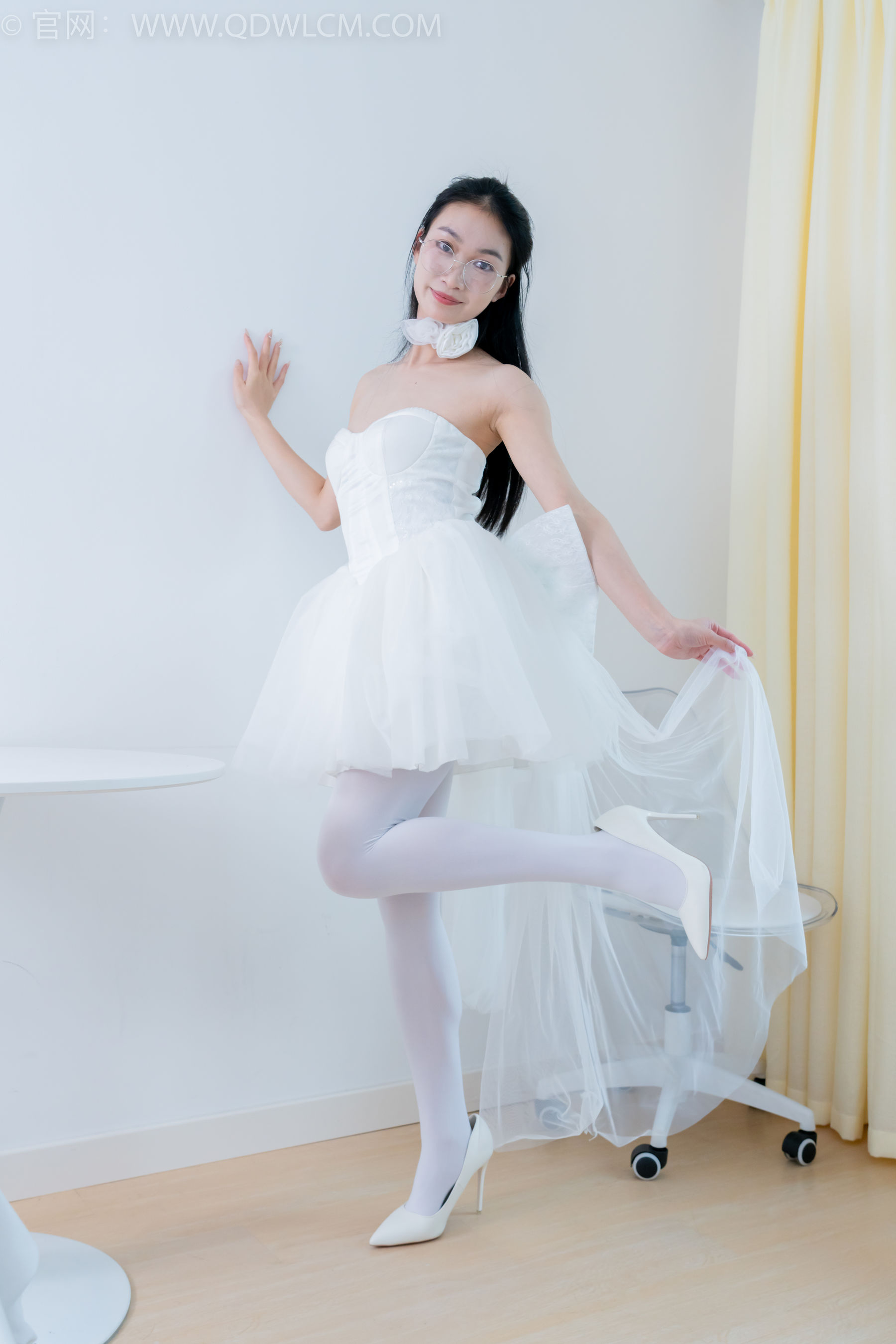 物恋传媒 No.2233 小影 -小影 -高跟鞋、厚白丝/(150P)