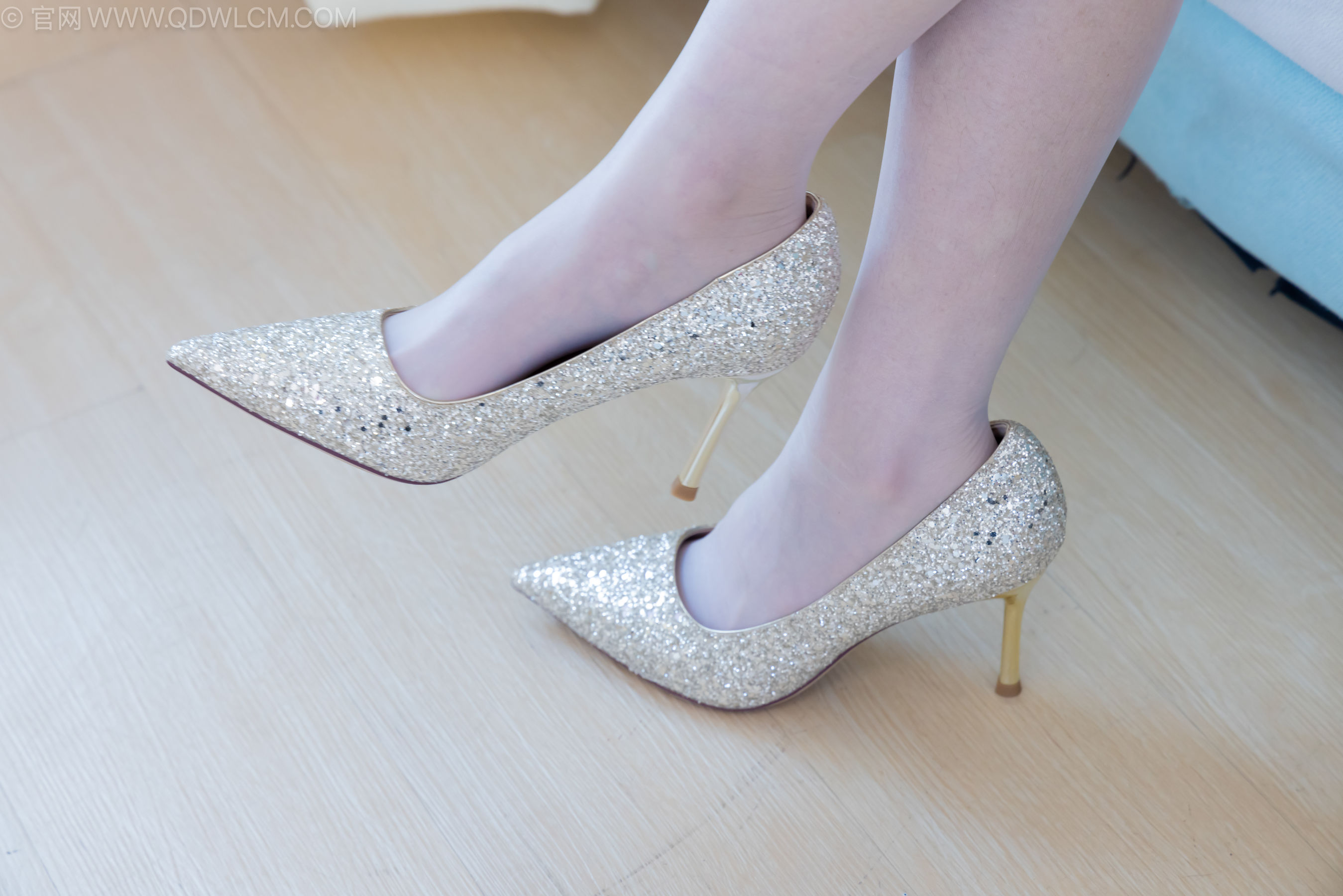 物恋传媒 No.2237 菜菜 -高跟鞋、油亮薄白丝、裸足、草莓和酸奶裸足摆盘剧情/(230P)