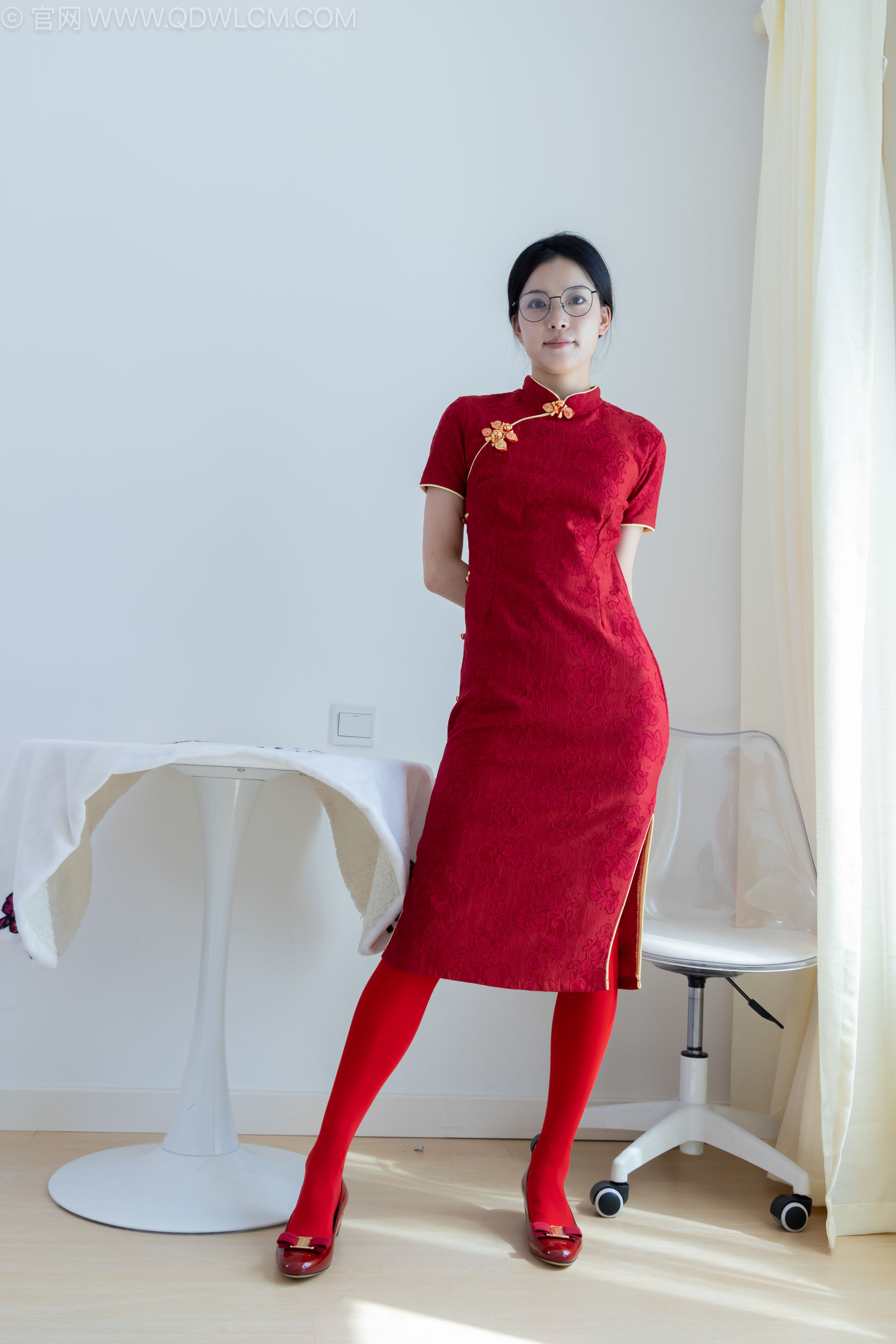 物恋传媒 No.2236 茯苓 -红色低跟鞋、厚款红色丝、皮筋绑脚老头乐挠脚剧情/(160P)