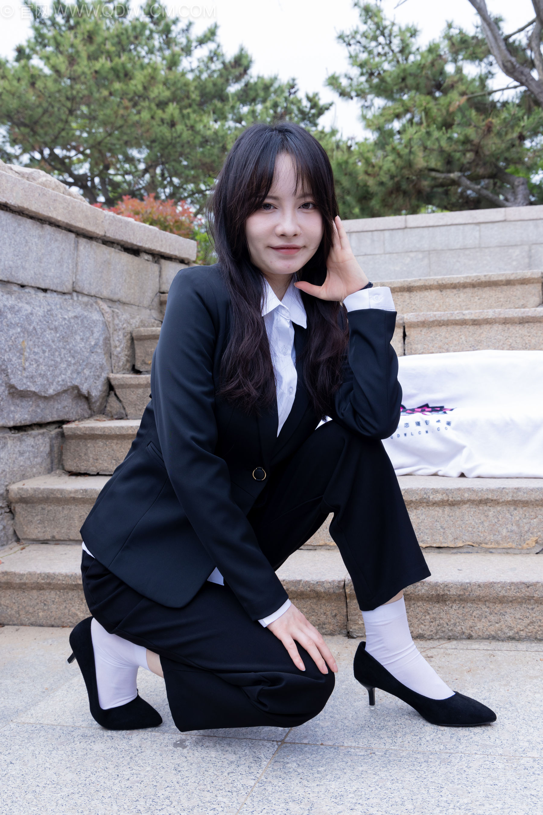 物恋传媒 No.2238 小酒 -高跟鞋、短白丝、ol制服户外/(230P)