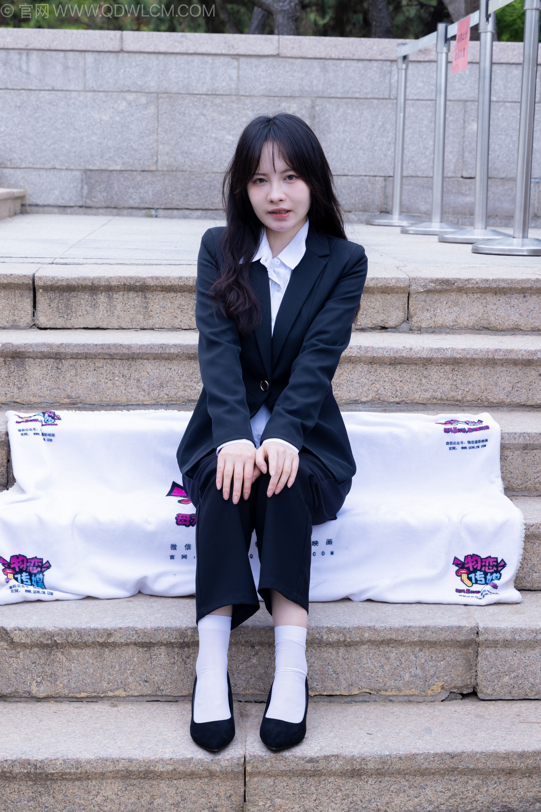 物恋传媒 No.2238 小酒 -高跟鞋、短白丝、ol制服户外/(230P)