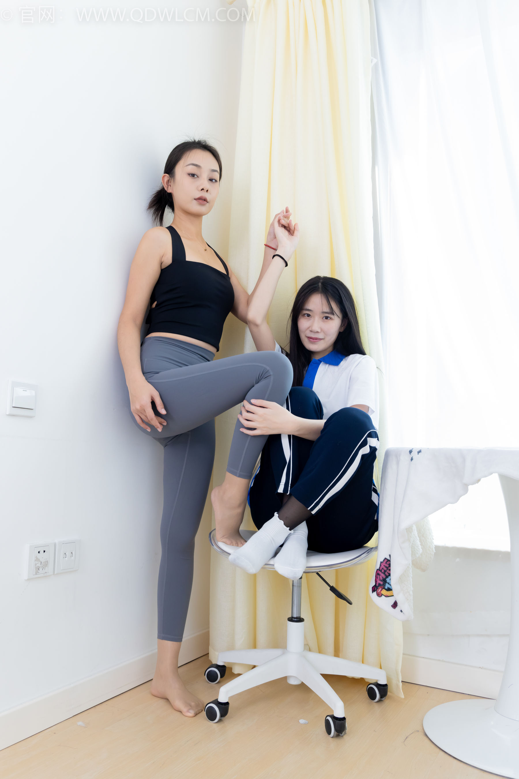 物恋传媒 No.2231 菜菜&岚岚 -高跟长靴、板鞋、裤里丝、白棉袜、油亮肉丝、黑丝/(150P)