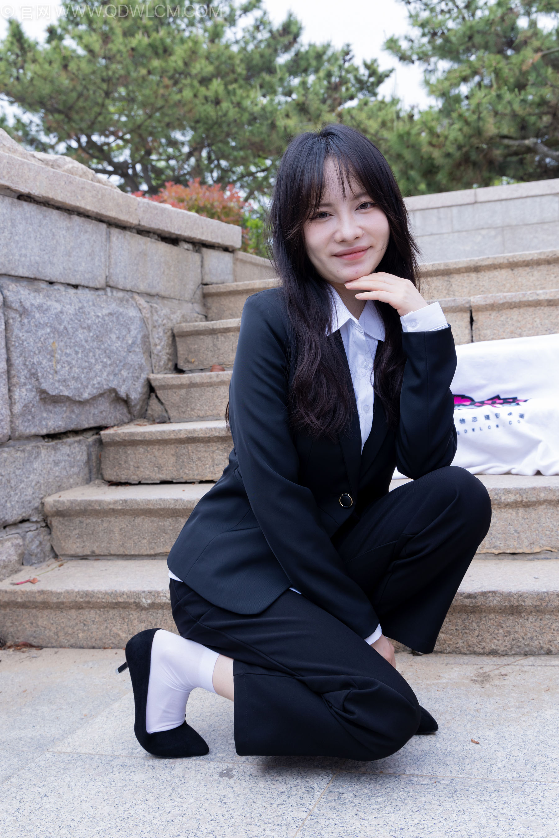 物恋传媒 No.2238 小酒 -高跟鞋、短白丝、ol制服户外/(230P)