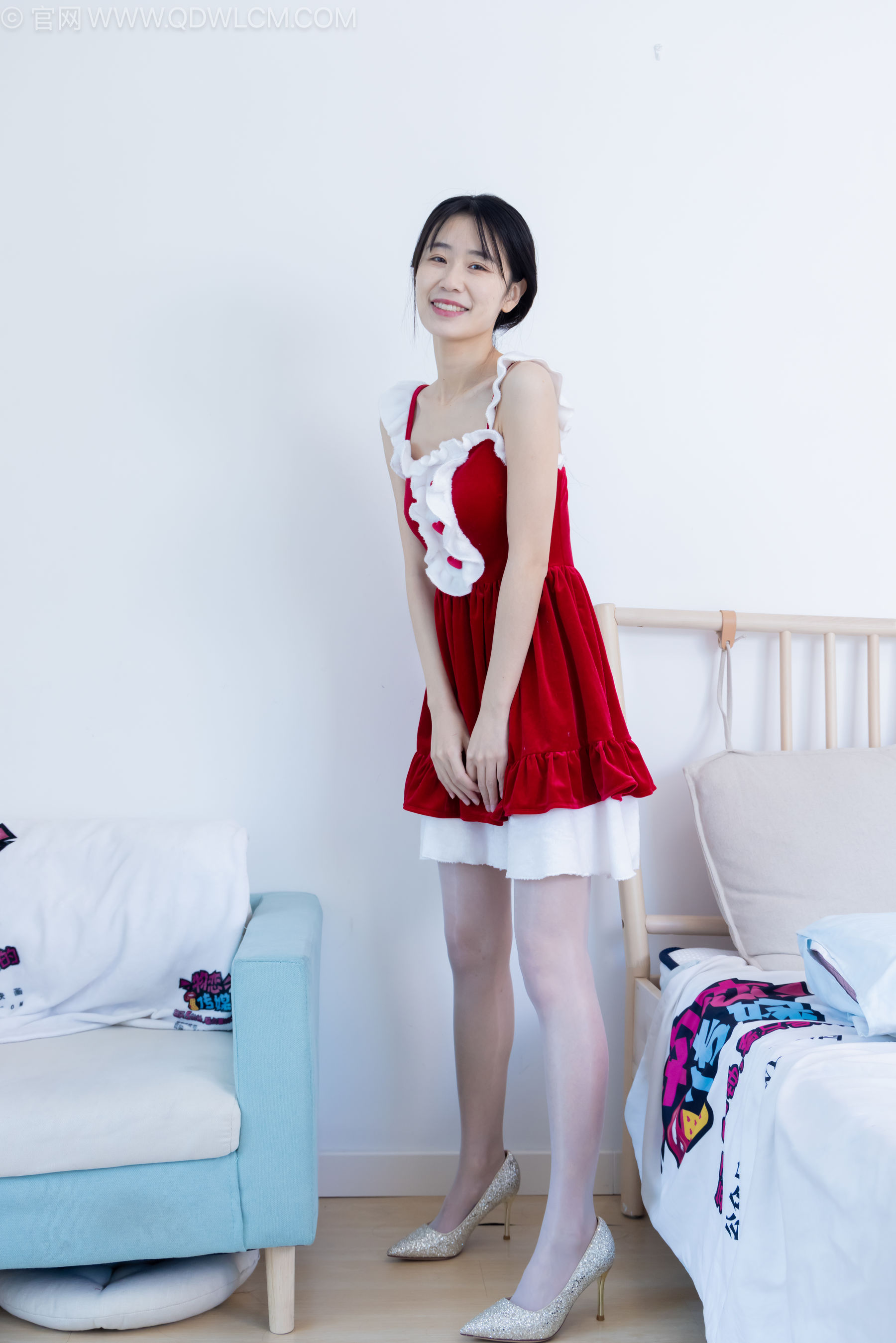 物恋传媒 No.2237 菜菜 -高跟鞋、油亮薄白丝、裸足、草莓和酸奶裸足摆盘剧情/(230P)