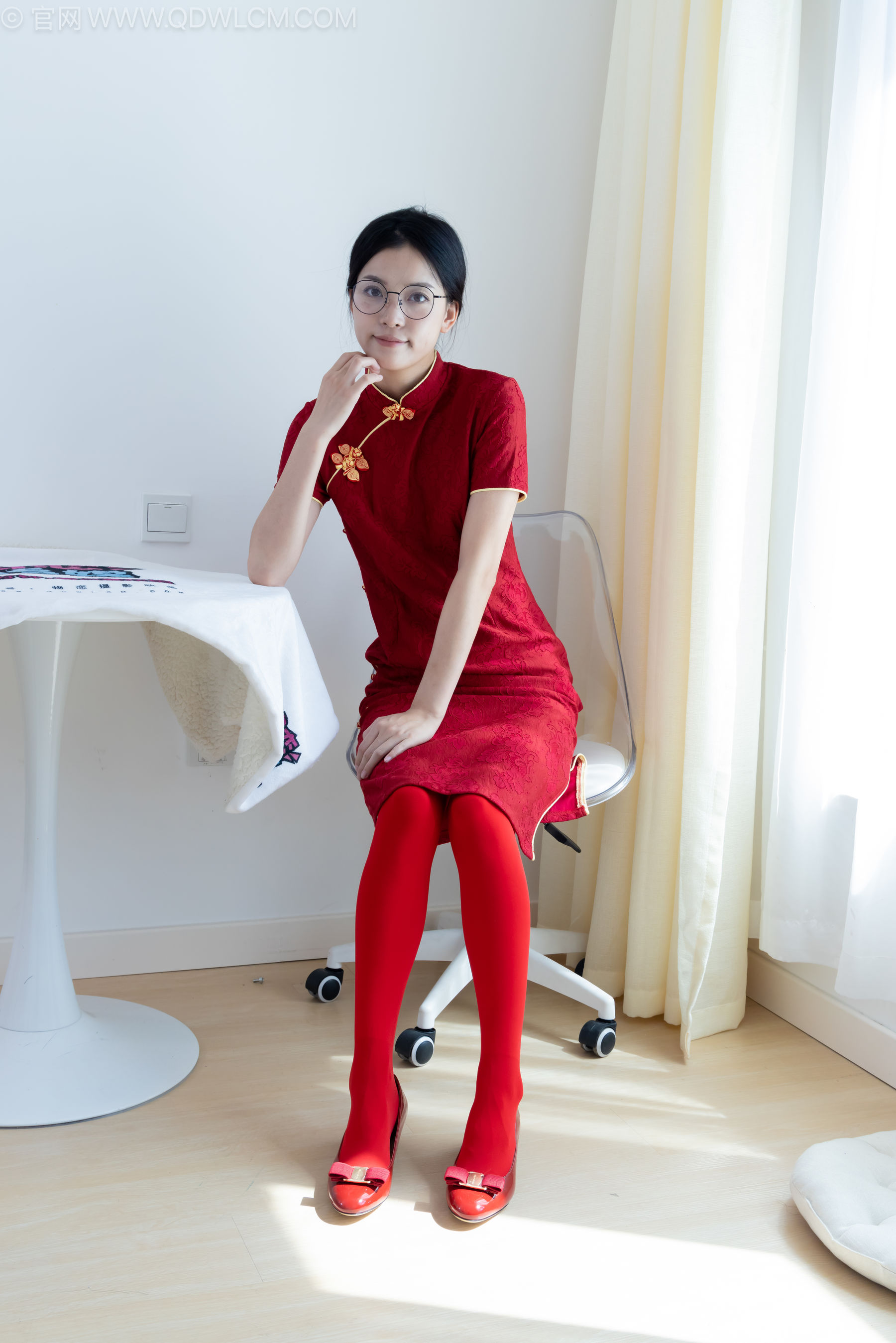 物恋传媒 No.2236 茯苓 -红色低跟鞋、厚款红色丝、皮筋绑脚老头乐挠脚剧情/(160P)