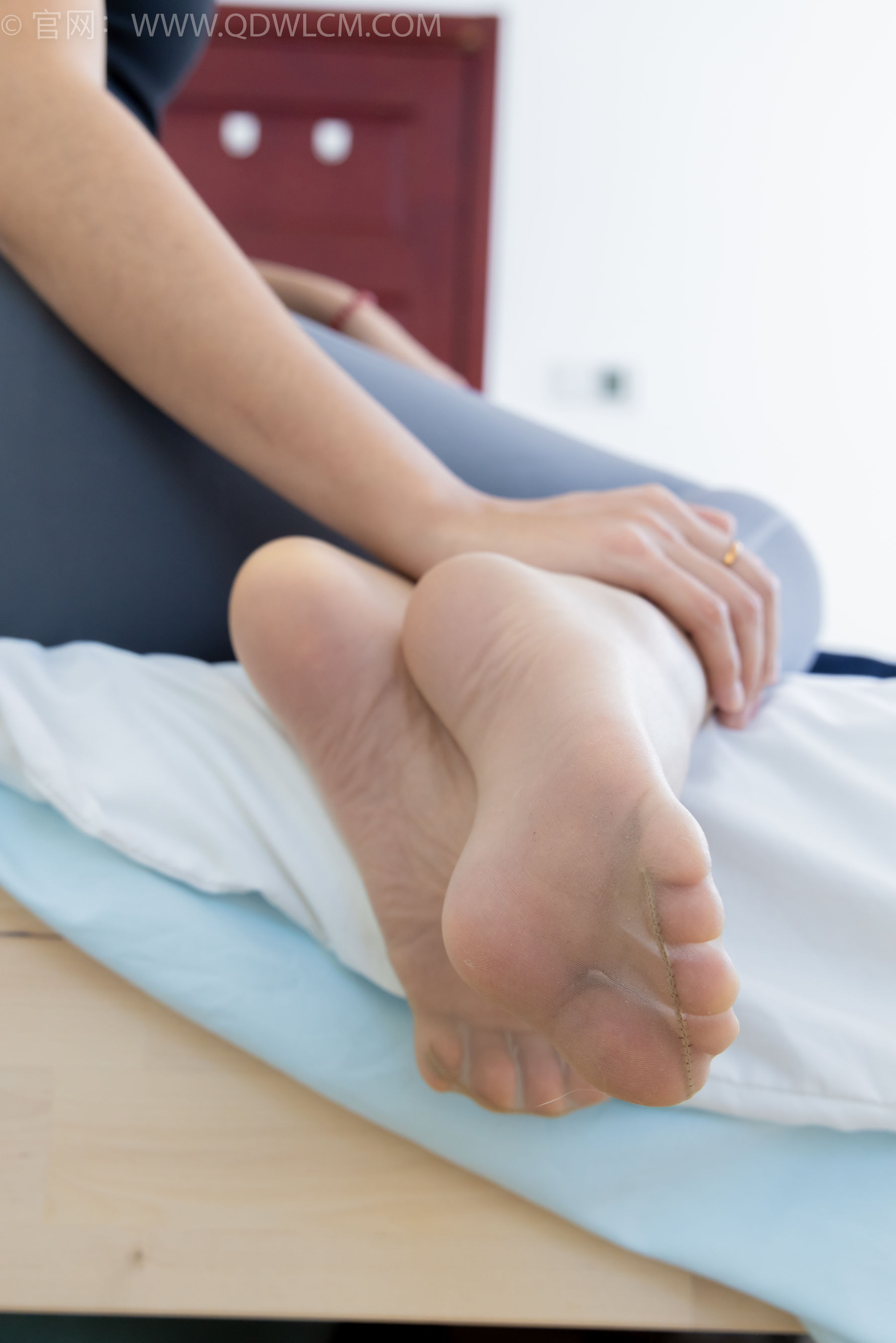 物恋传媒 No.2231 菜菜&岚岚 -高跟长靴、板鞋、裤里丝、白棉袜、油亮肉丝、黑丝/(150P)