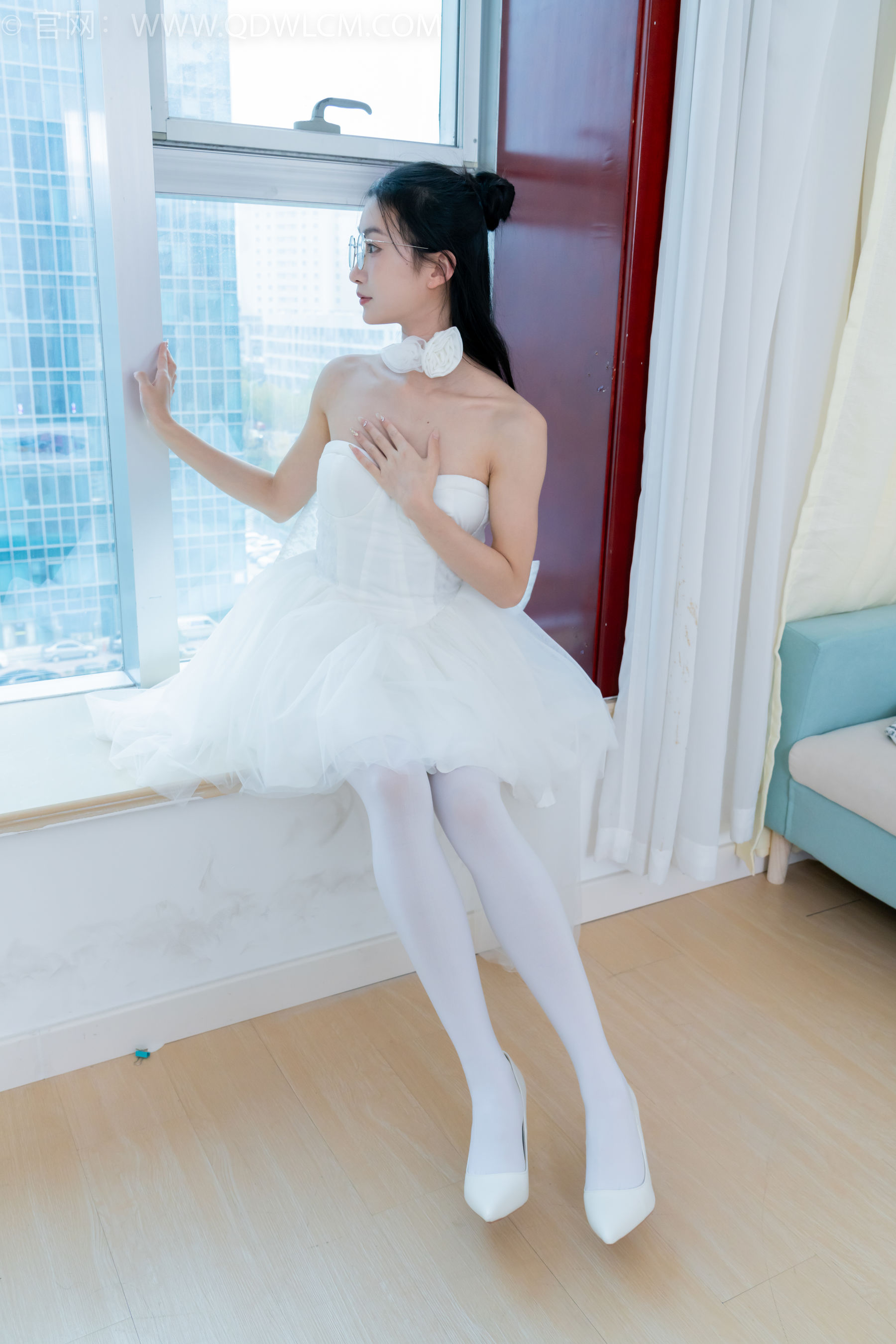 物恋传媒 No.2233 小影 -小影 -高跟鞋、厚白丝/(150P)