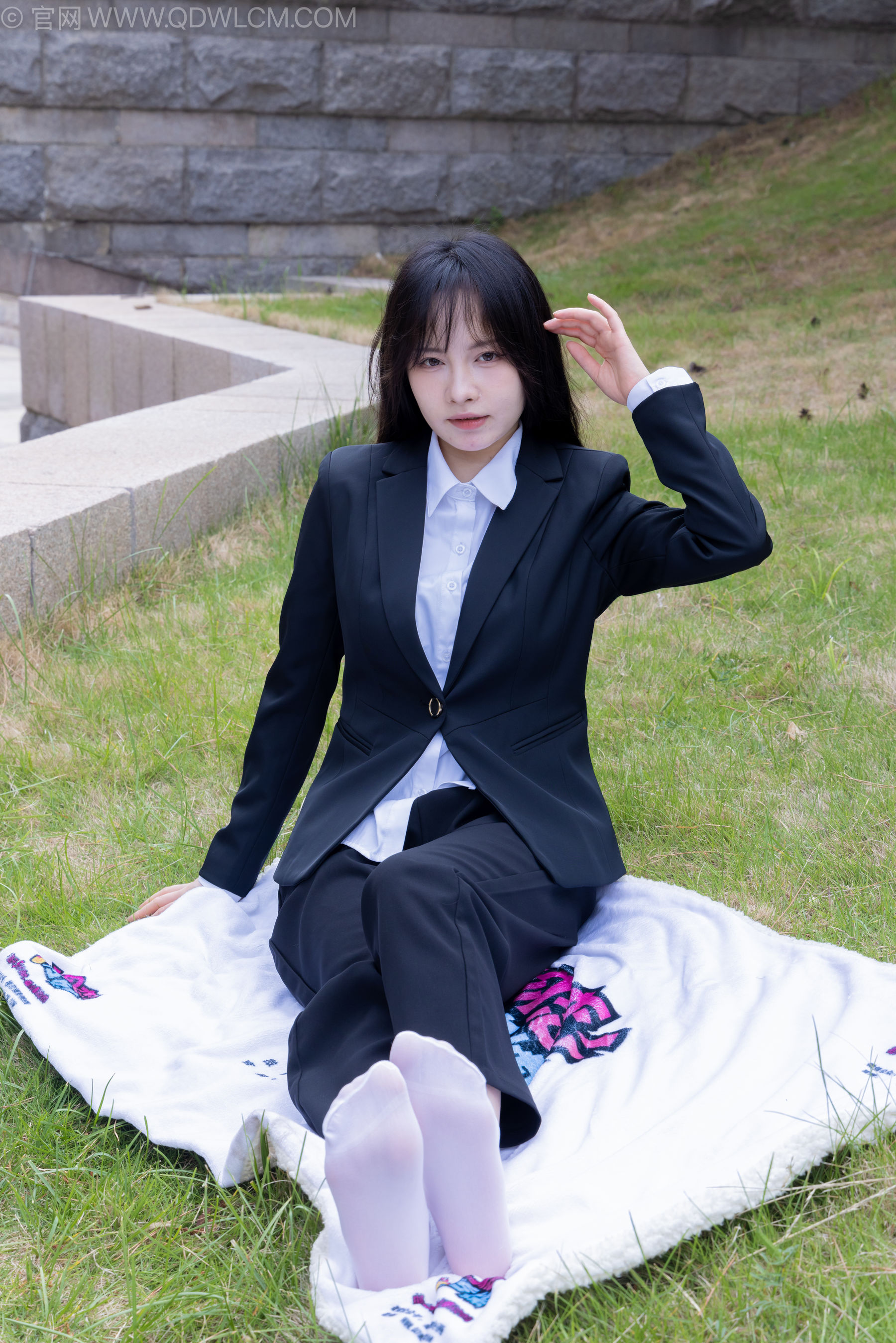 物恋传媒 No.2238 小酒 -高跟鞋、短白丝、ol制服户外/(230P)