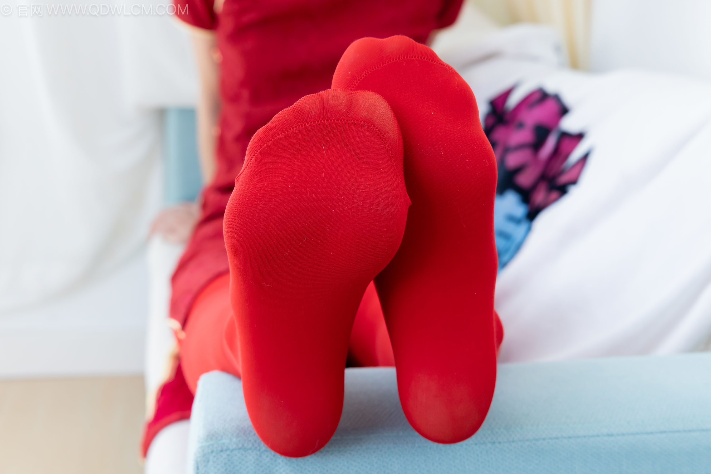 物恋传媒 No.2236 茯苓 -红色低跟鞋、厚款红色丝、皮筋绑脚老头乐挠脚剧情/(160P)