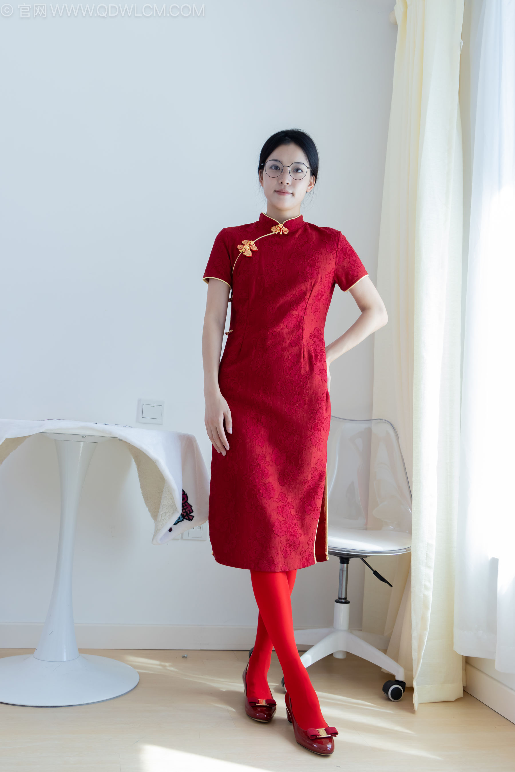 物恋传媒 No.2236 茯苓 -红色低跟鞋、厚款红色丝、皮筋绑脚老头乐挠脚剧情/(160P)