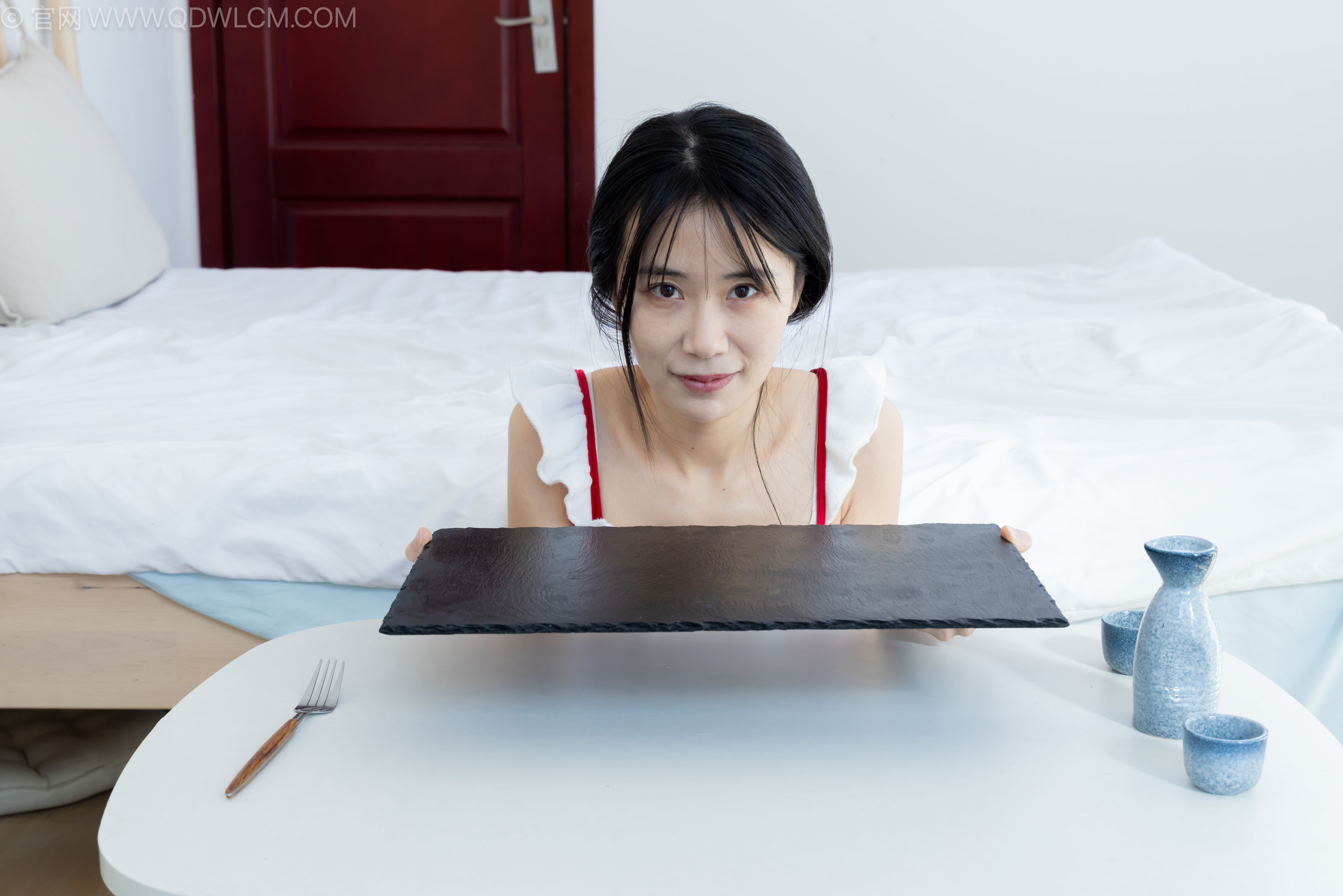 物恋传媒 No.2237 菜菜 -高跟鞋、油亮薄白丝、裸足、草莓和酸奶裸足摆盘剧情/(230P)