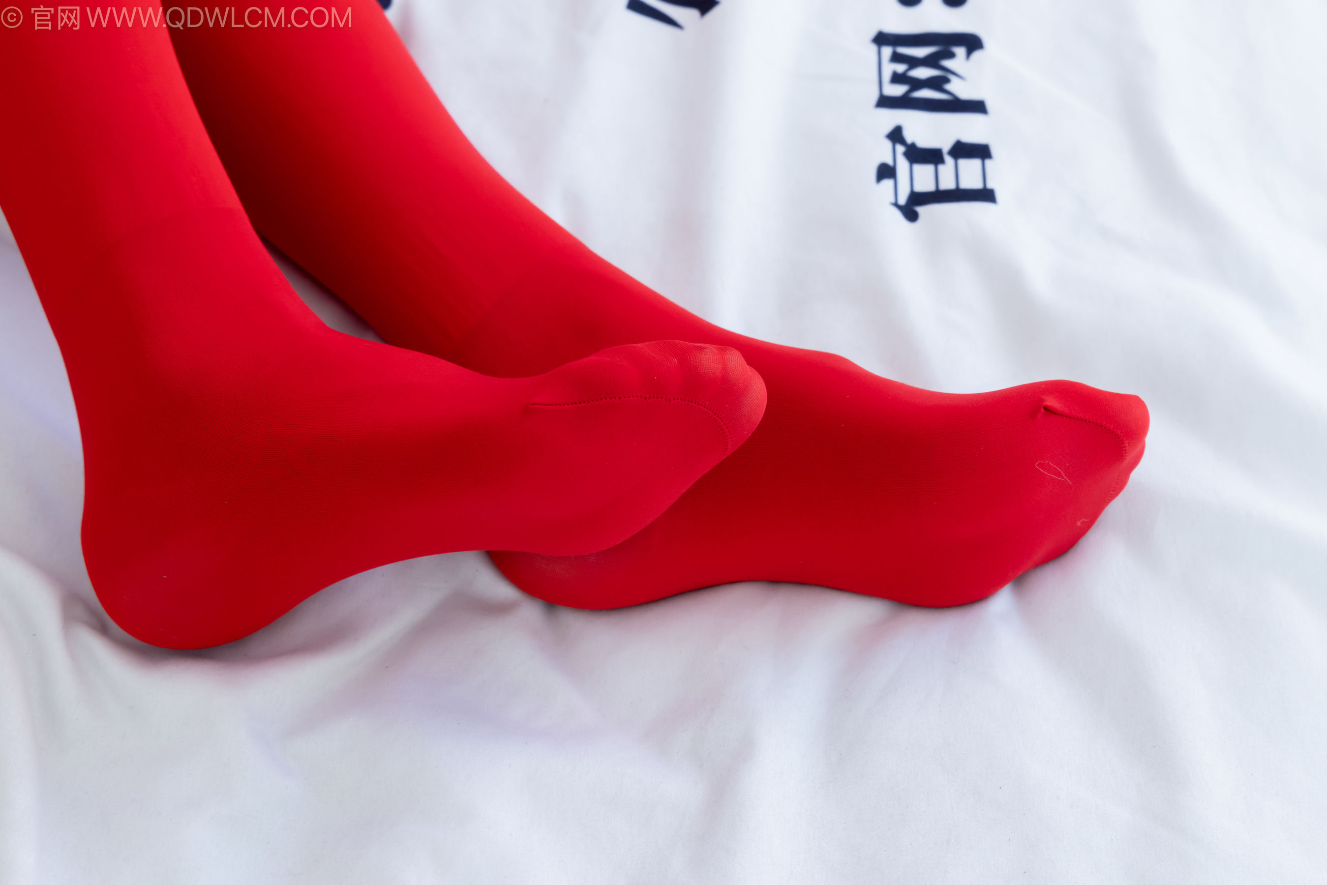 物恋传媒 No.2236 茯苓 -红色低跟鞋、厚款红色丝、皮筋绑脚老头乐挠脚剧情/(160P)