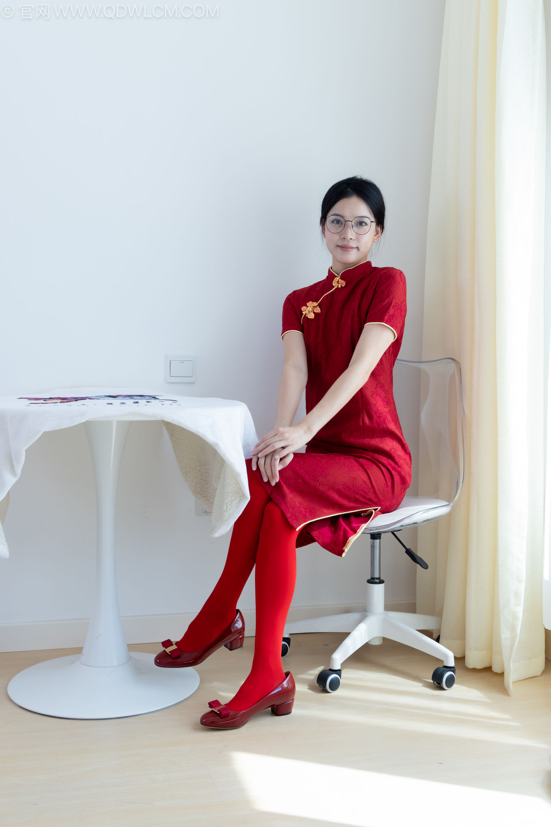 物恋传媒 No.2236 茯苓 -红色低跟鞋、厚款红色丝、皮筋绑脚老头乐挠脚剧情/(160P)