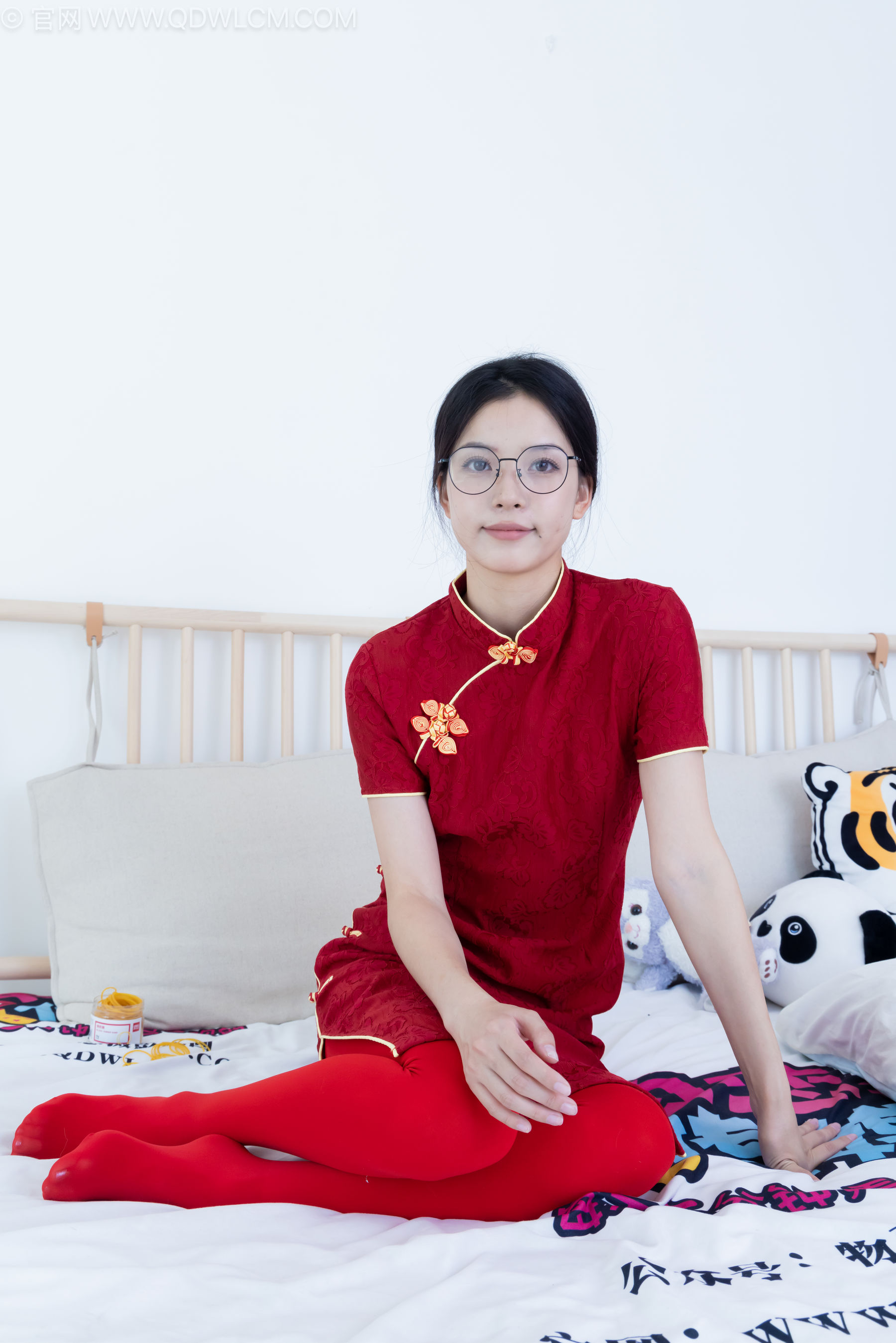 物恋传媒 No.2236 茯苓 -红色低跟鞋、厚款红色丝、皮筋绑脚老头乐挠脚剧情/(160P)