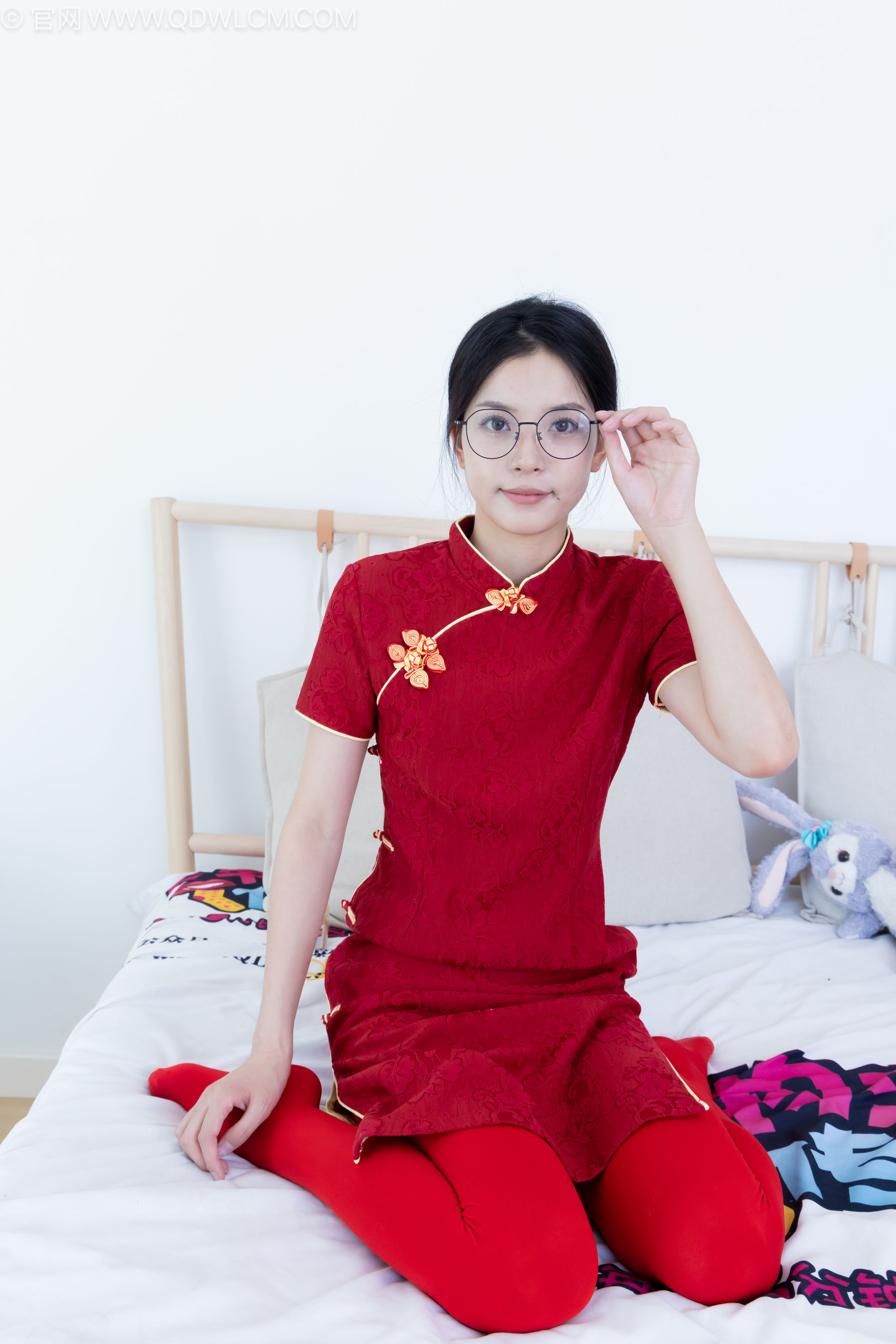 物恋传媒 No.2236 茯苓 -红色低跟鞋、厚款红色丝、皮筋绑脚老头乐挠脚剧情/(160P)