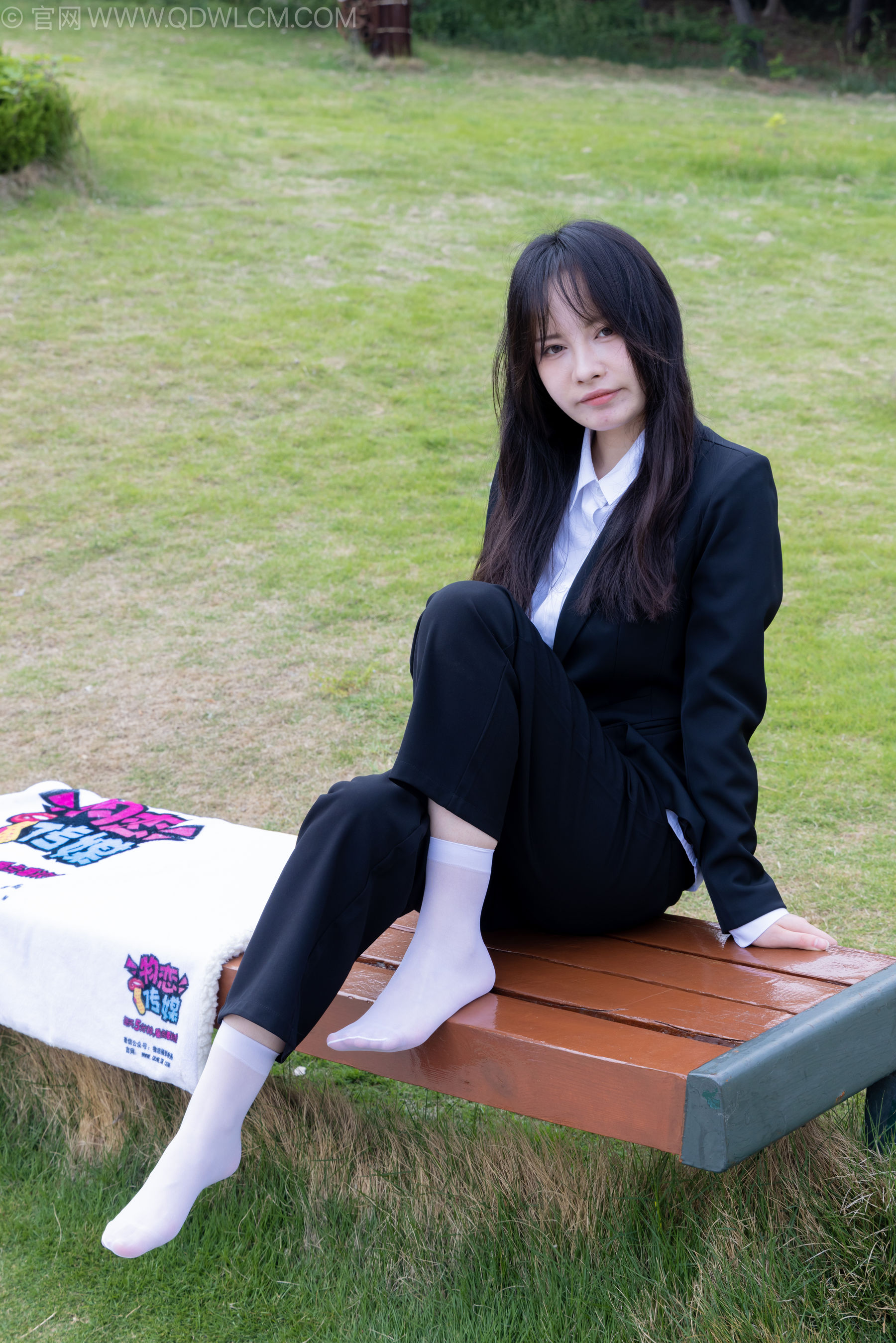 物恋传媒 No.2238 小酒 -高跟鞋、短白丝、ol制服户外/(230P)