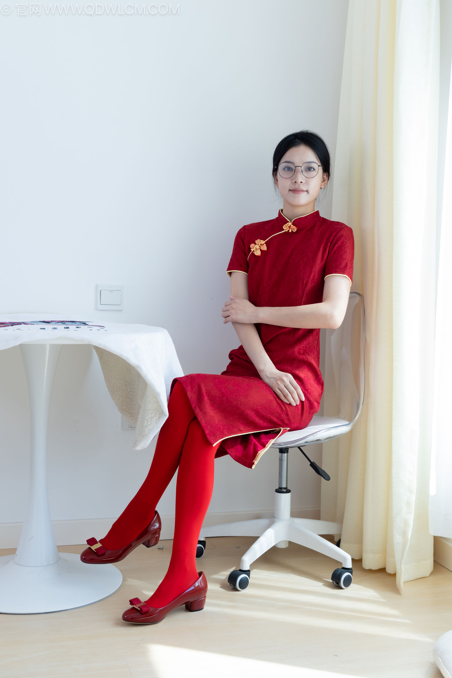 物恋传媒 No.2236 茯苓 -红色低跟鞋、厚款红色丝、皮筋绑脚老头乐挠脚剧情/(160P)