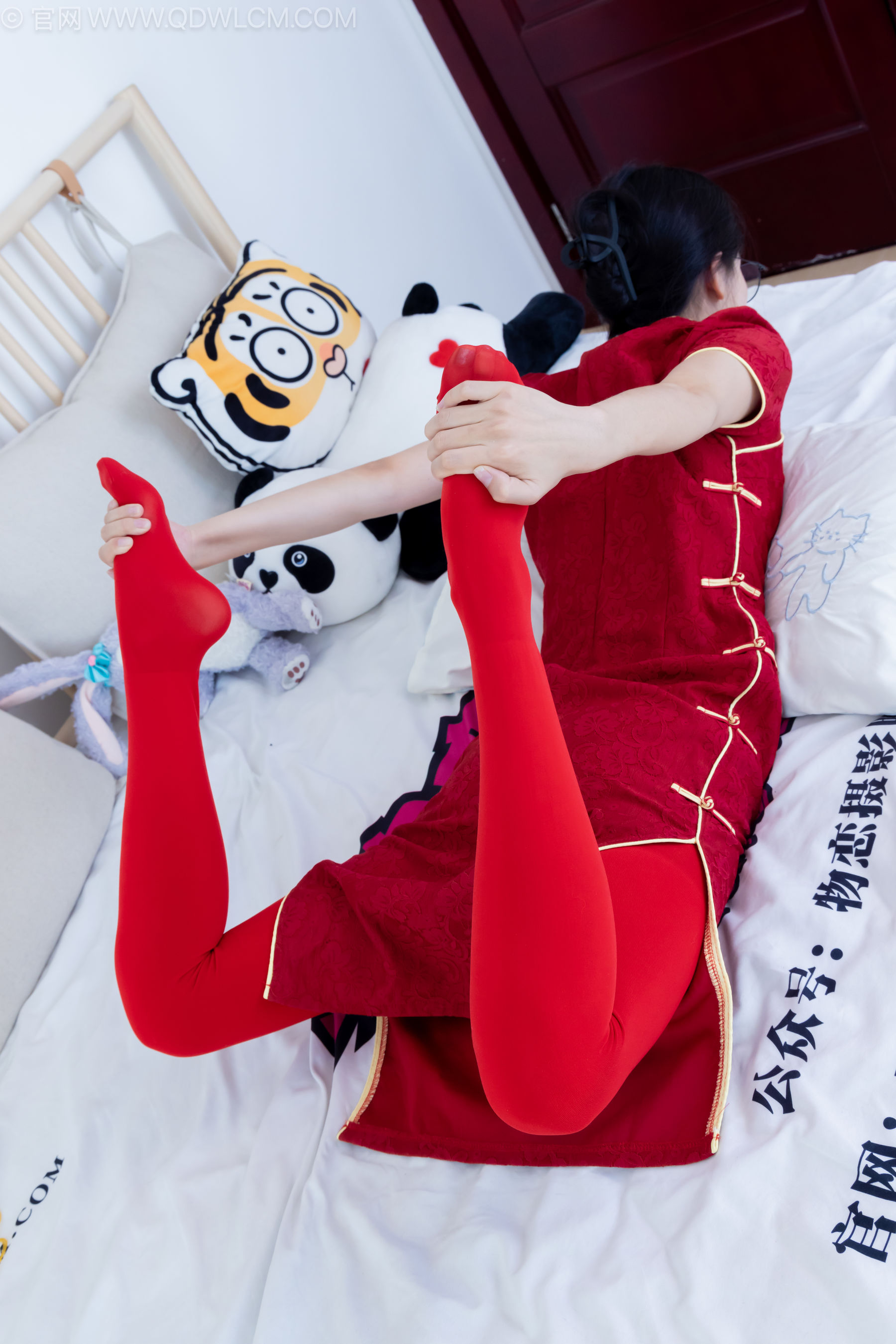 物恋传媒 No.2236 茯苓 -红色低跟鞋、厚款红色丝、皮筋绑脚老头乐挠脚剧情/(160P)