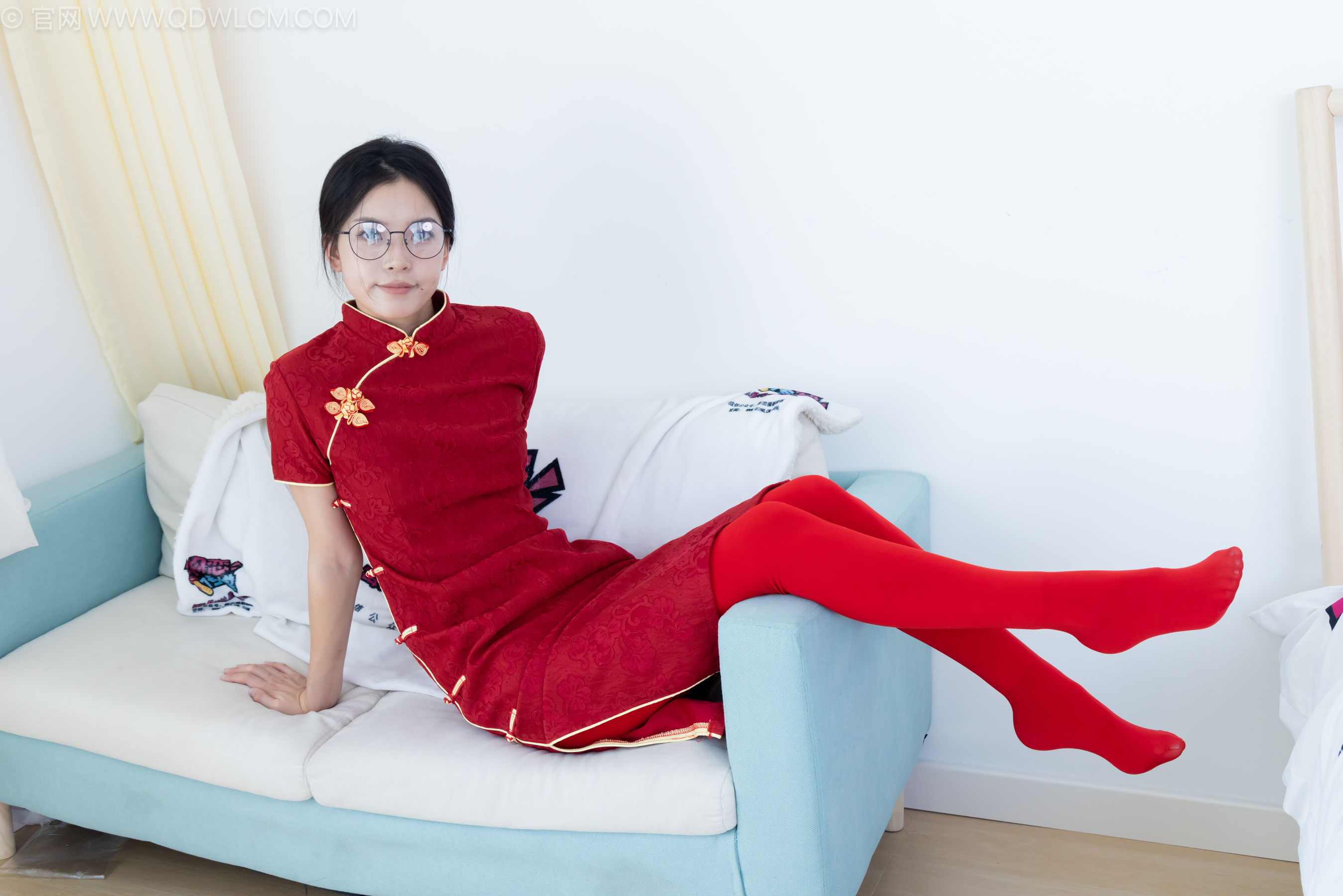 物恋传媒 No.2236 茯苓 -红色低跟鞋、厚款红色丝、皮筋绑脚老头乐挠脚剧情/(160P)