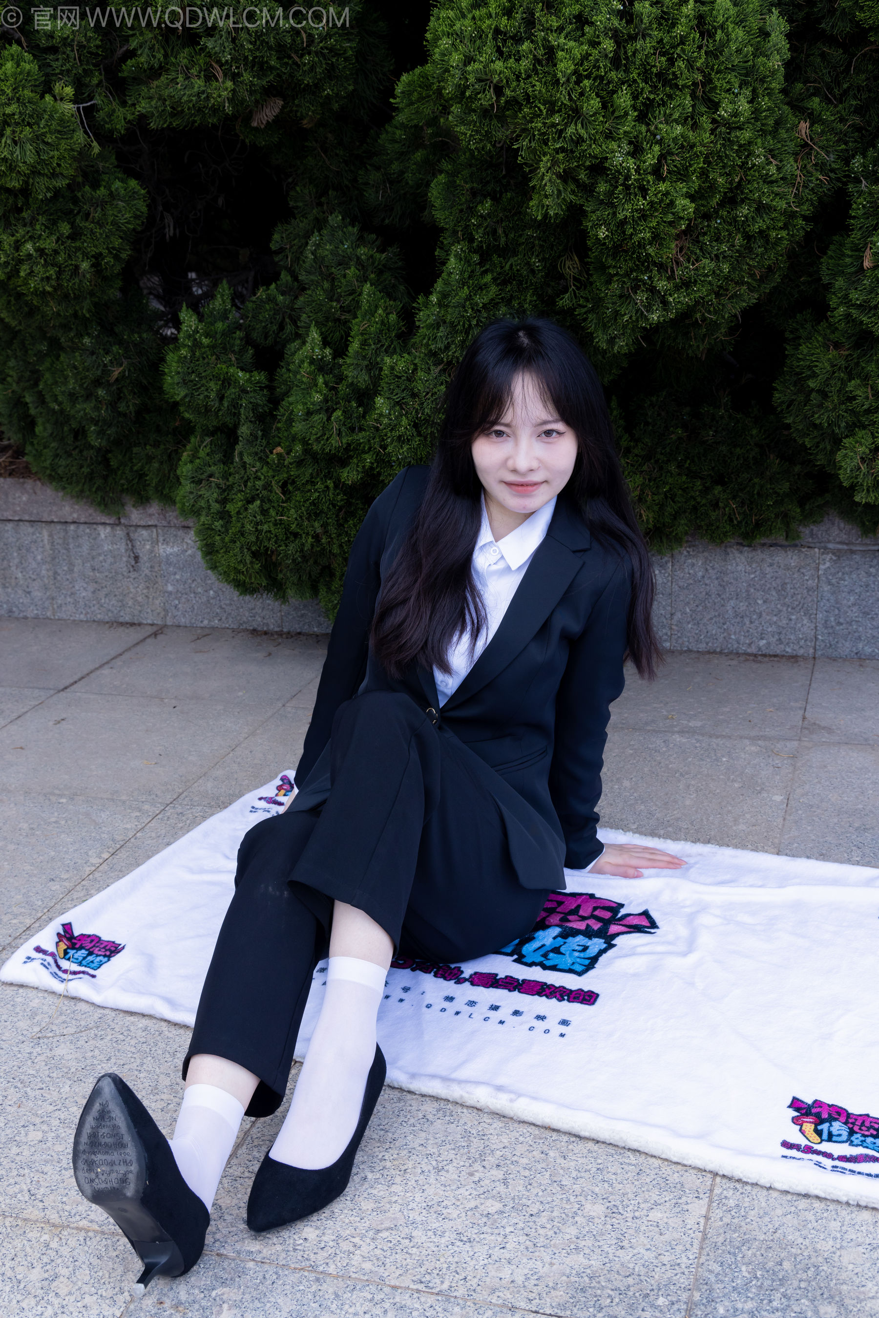 物恋传媒 No.2238 小酒 -高跟鞋、短白丝、ol制服户外/(230P)