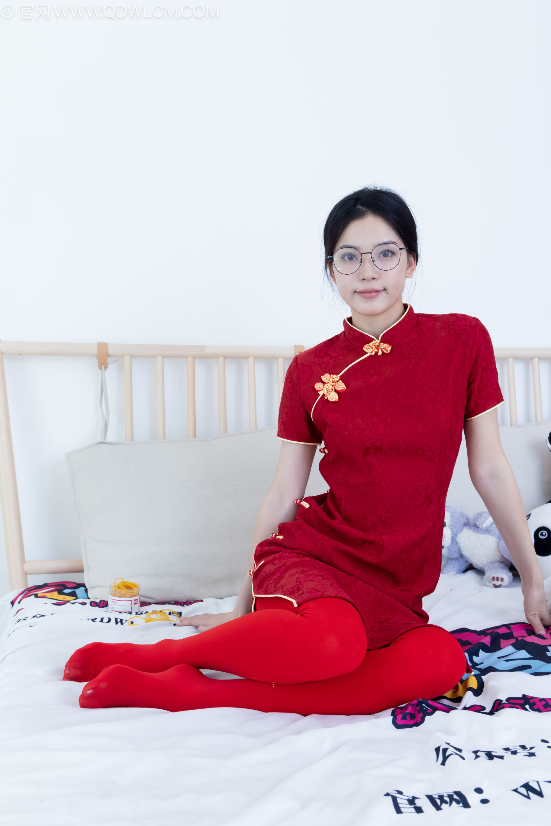 物恋传媒 No.2236 茯苓 -红色低跟鞋、厚款红色丝、皮筋绑脚老头乐挠脚剧情/(160P)