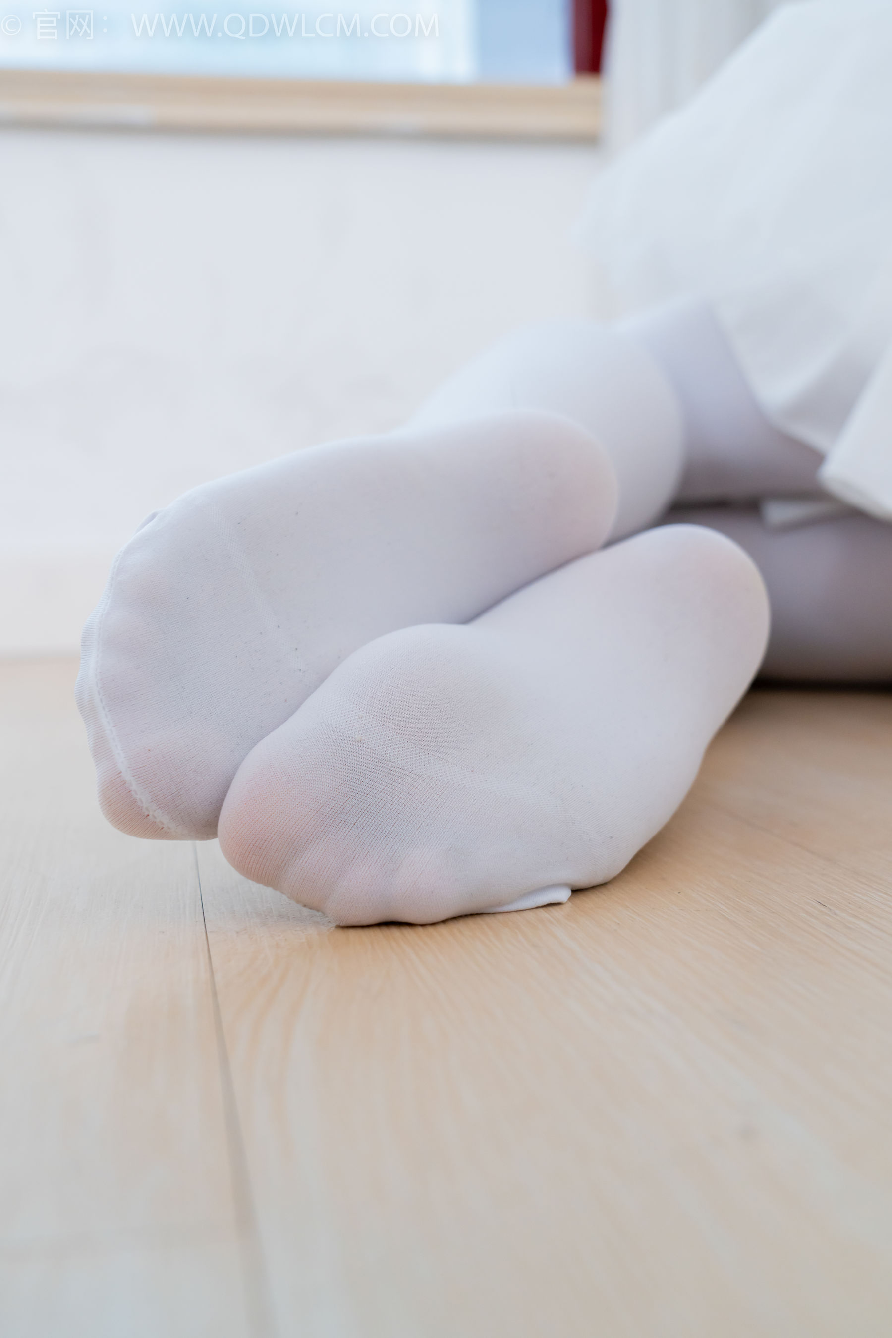 物恋传媒 No.2233 小影 -小影 -高跟鞋、厚白丝/(150P)