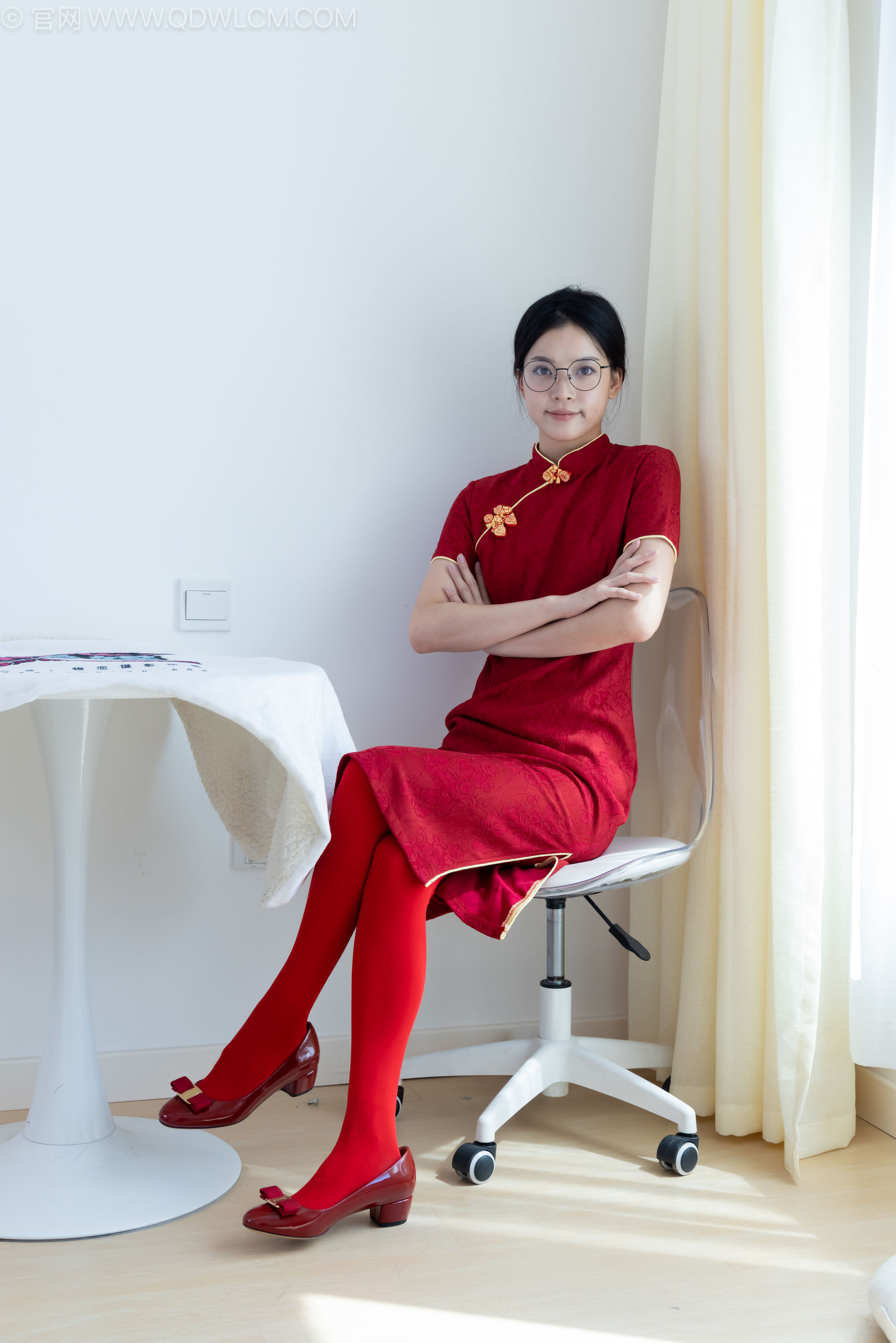 物恋传媒 No.2236 茯苓 -红色低跟鞋、厚款红色丝、皮筋绑脚老头乐挠脚剧情/(160P)