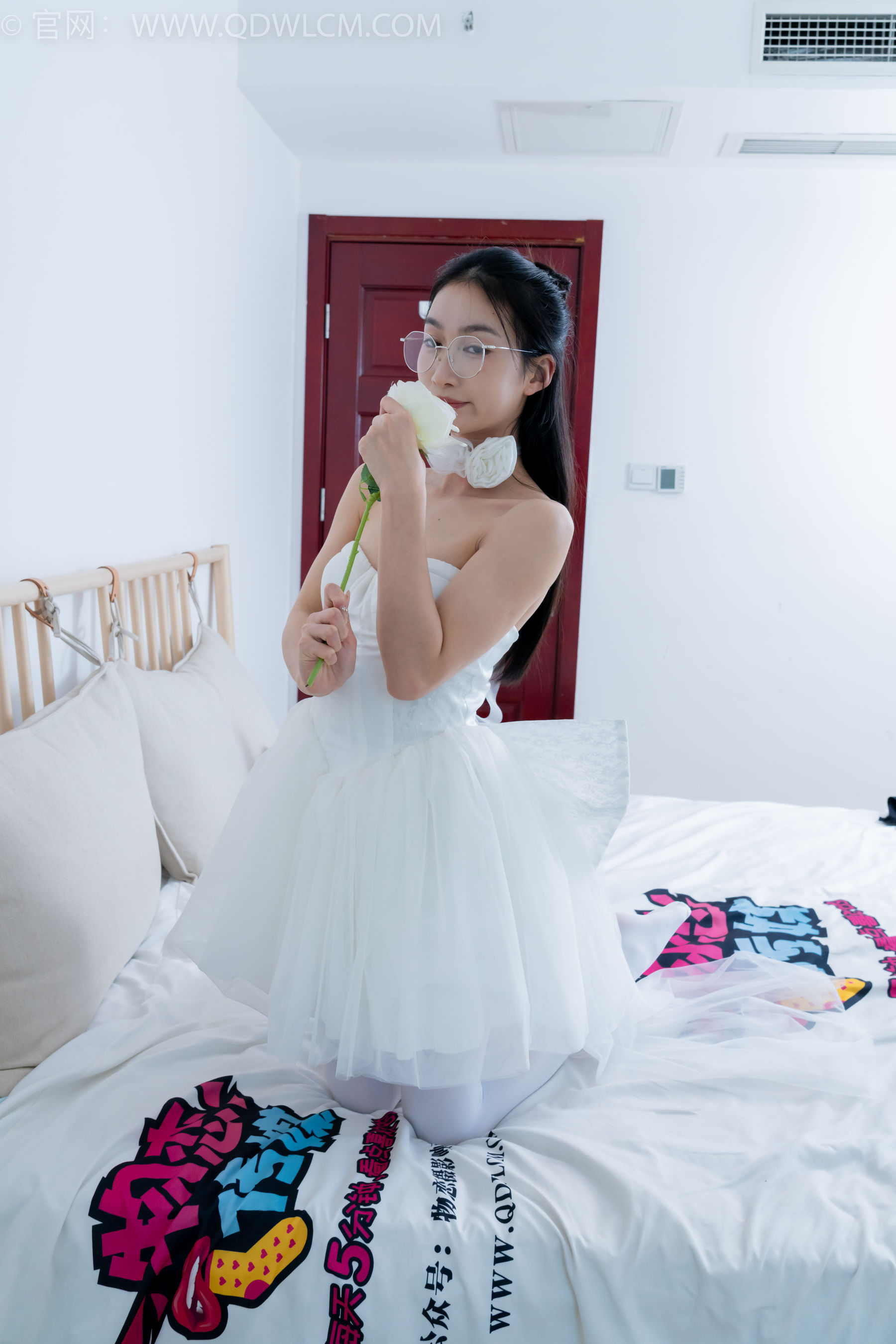 物恋传媒 No.2233 小影 -小影 -高跟鞋、厚白丝/(150P)