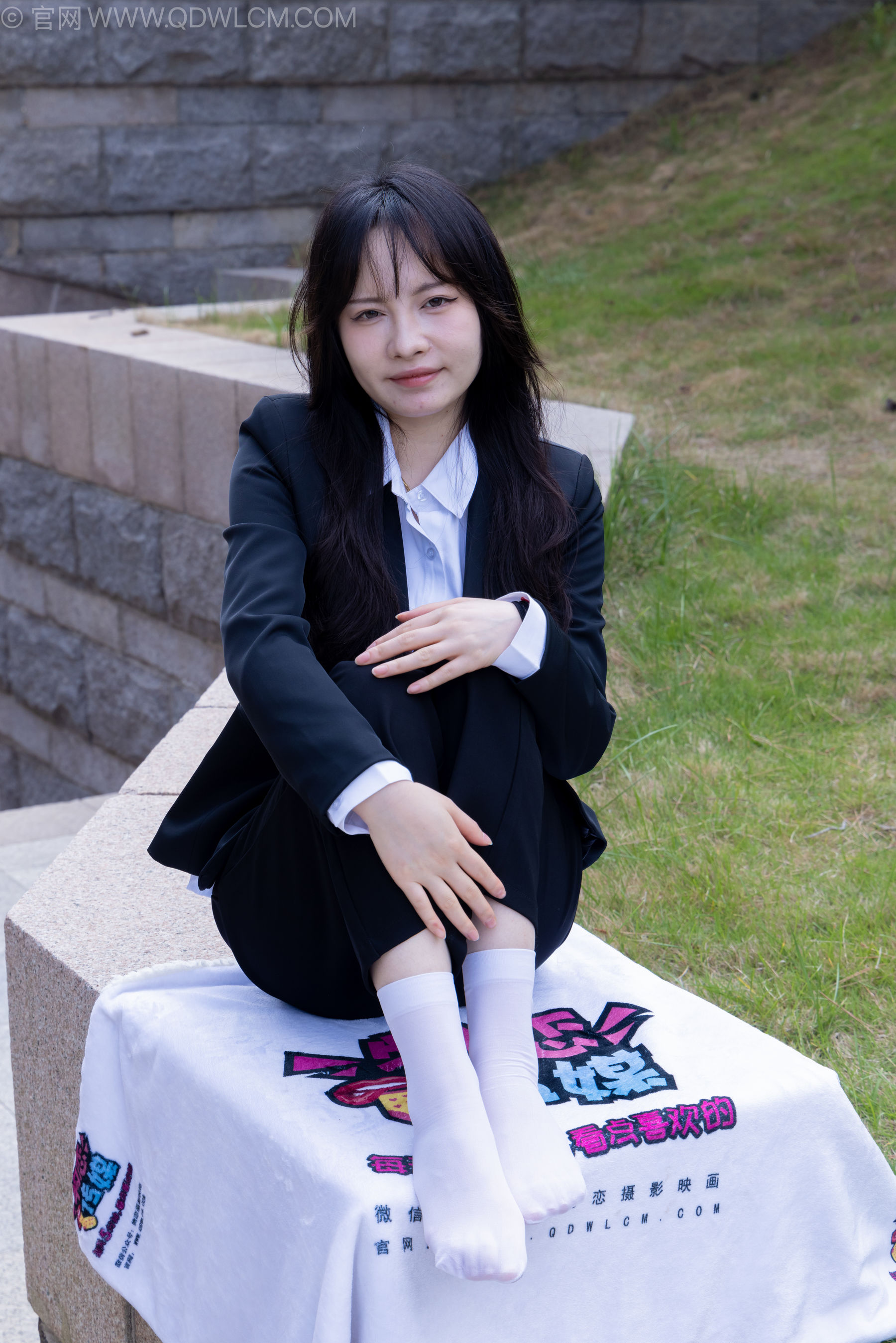 物恋传媒 No.2238 小酒 -高跟鞋、短白丝、ol制服户外/(230P)