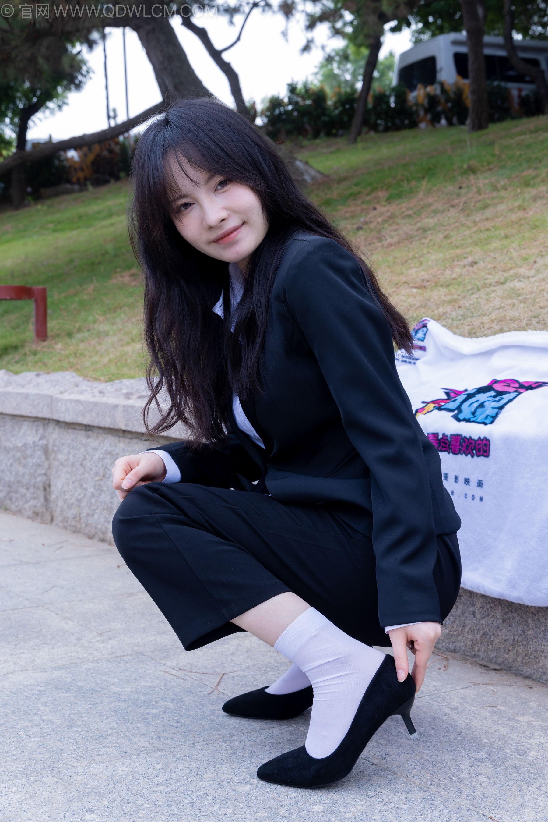 物恋传媒 No.2238 小酒 -高跟鞋、短白丝、ol制服户外/(230P)