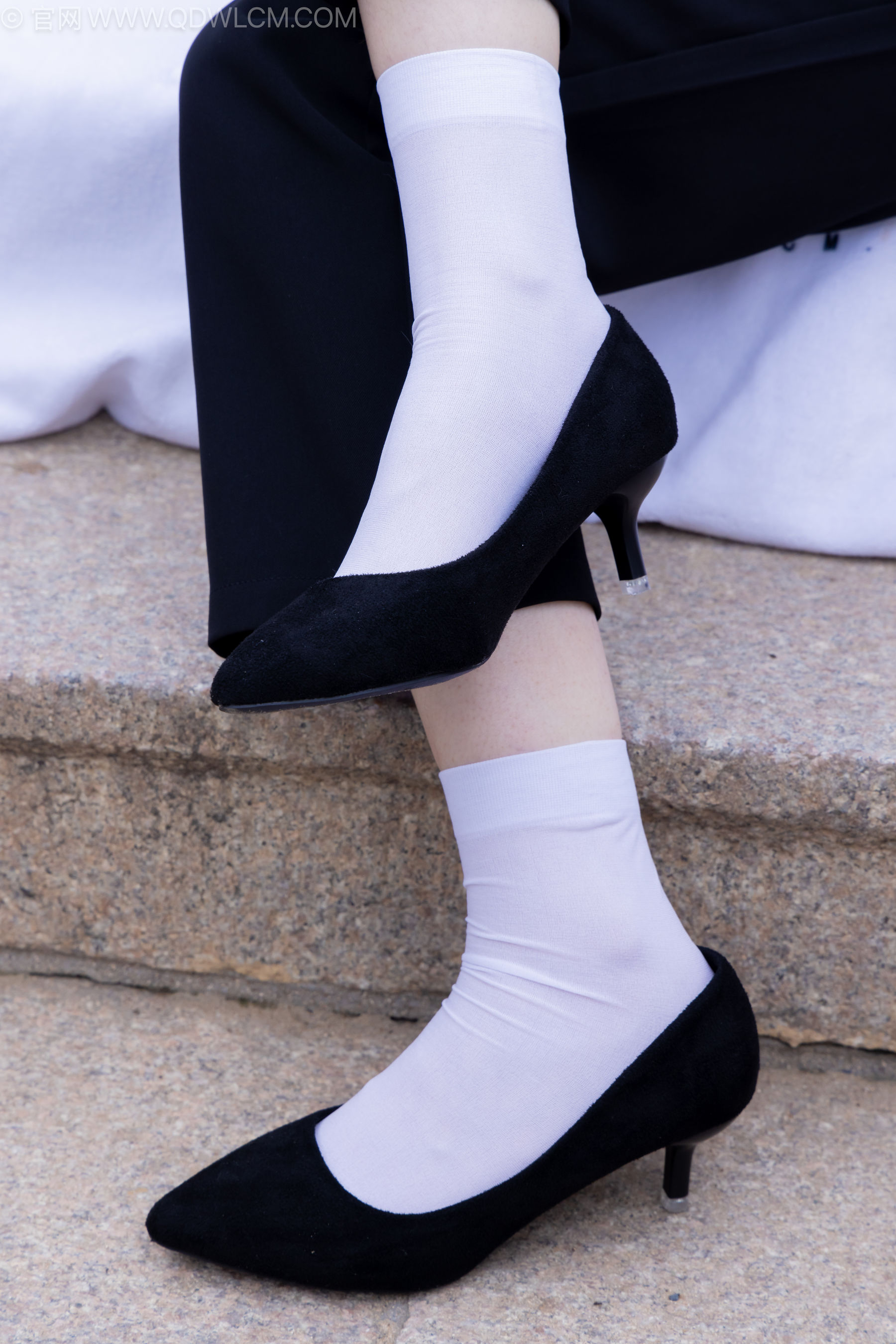 物恋传媒 No.2238 小酒 -高跟鞋、短白丝、ol制服户外/(230P)