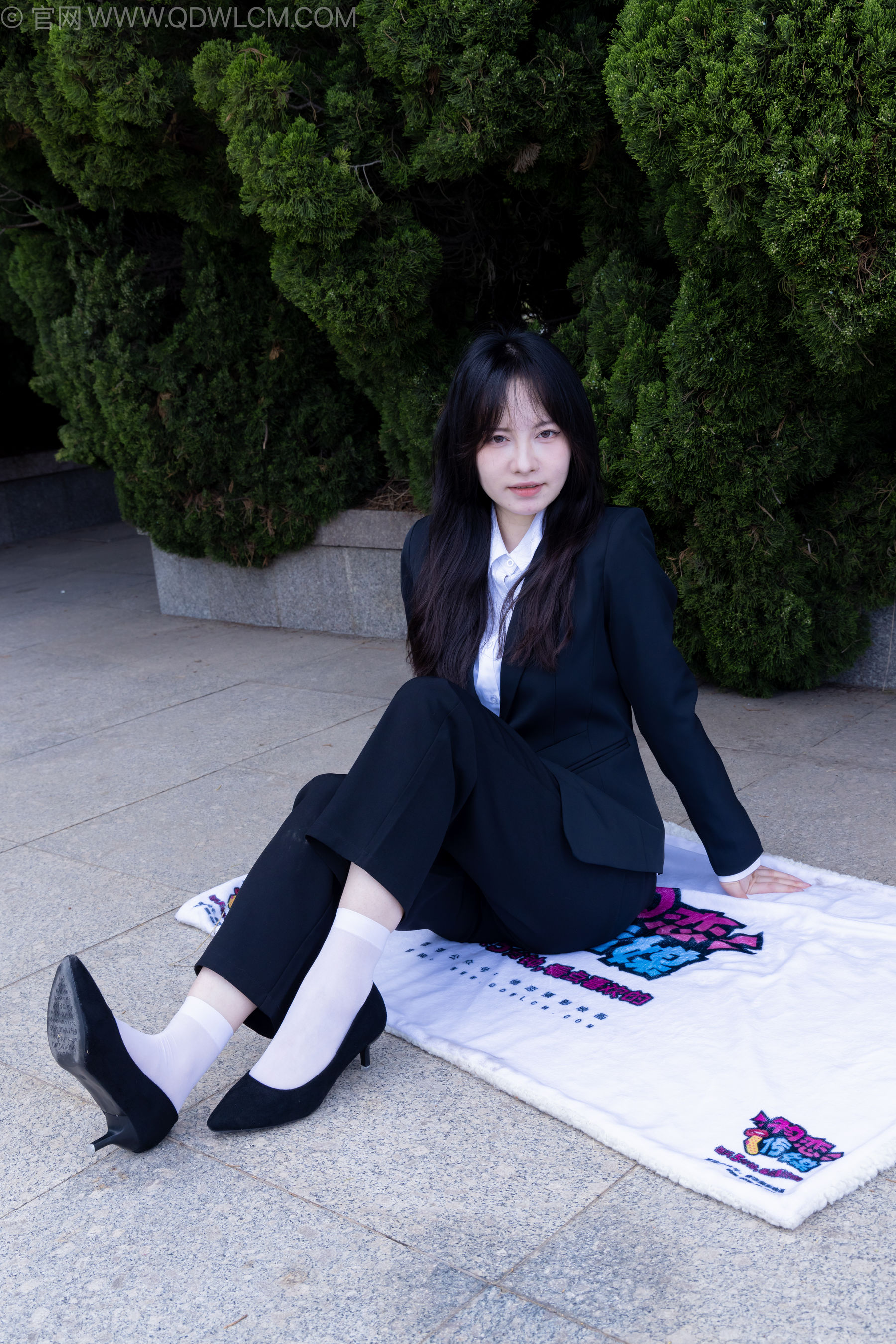 物恋传媒 No.2238 小酒 -高跟鞋、短白丝、ol制服户外/(230P)