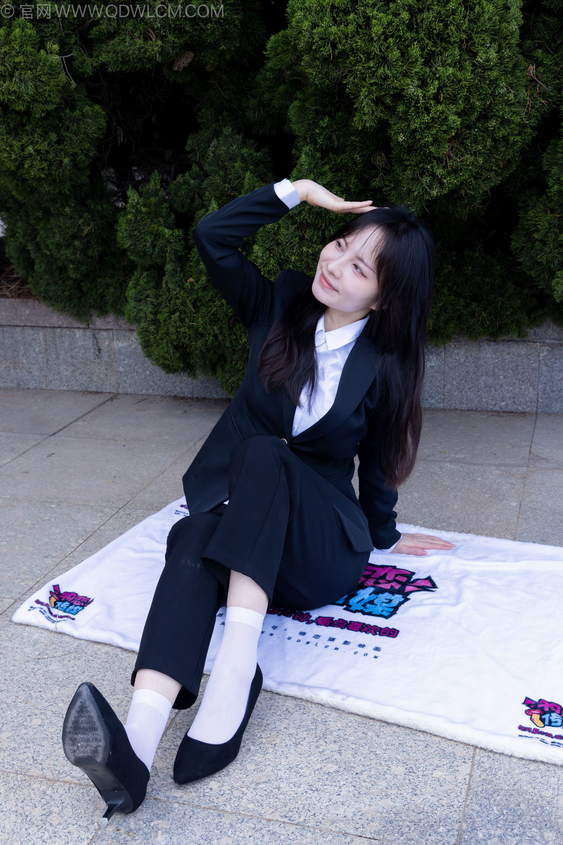 物恋传媒 No.2238 小酒 -高跟鞋、短白丝、ol制服户外/(230P)