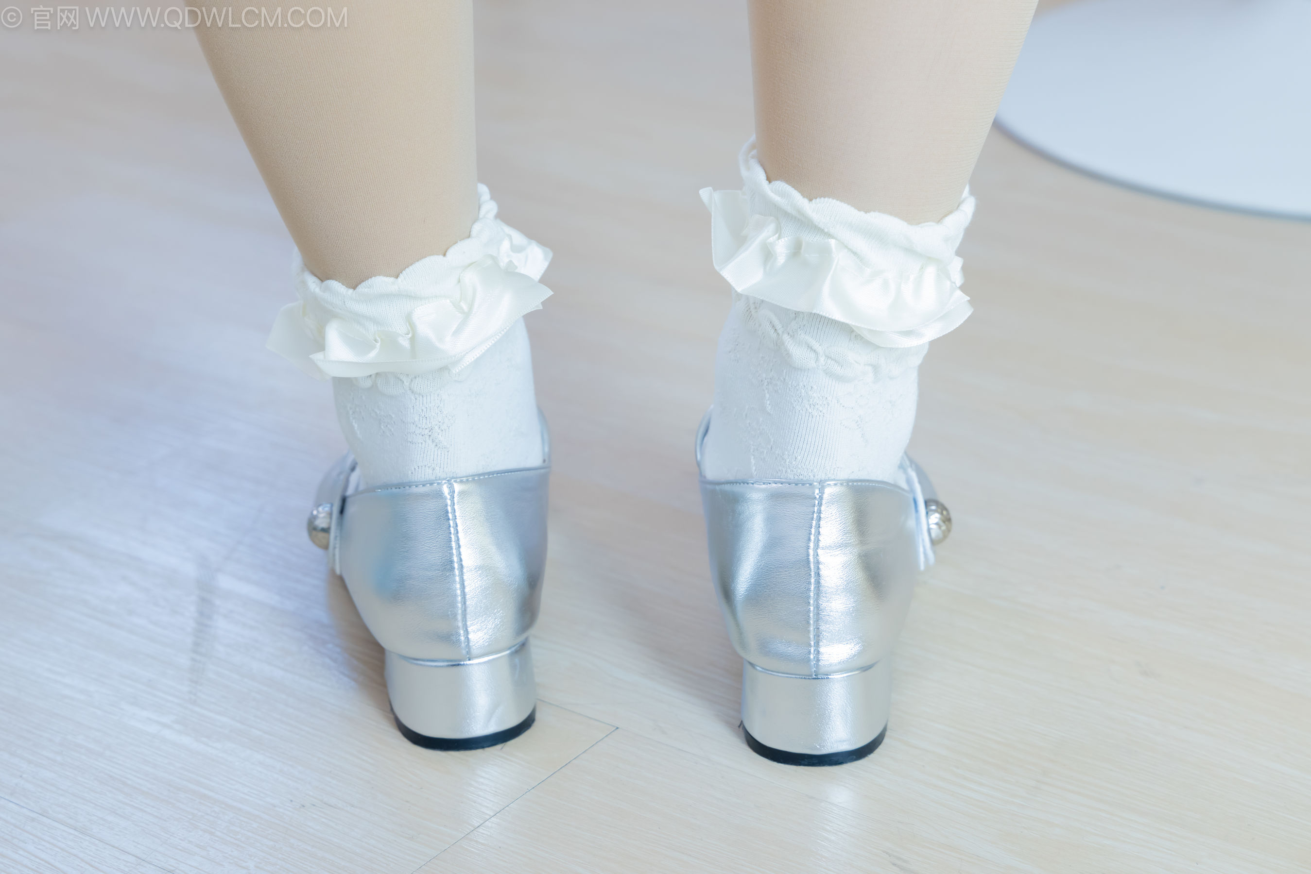 物恋传媒 No.2239 小新 -低跟鞋、白棉袜、厚肉丝、女仆装/(160P)