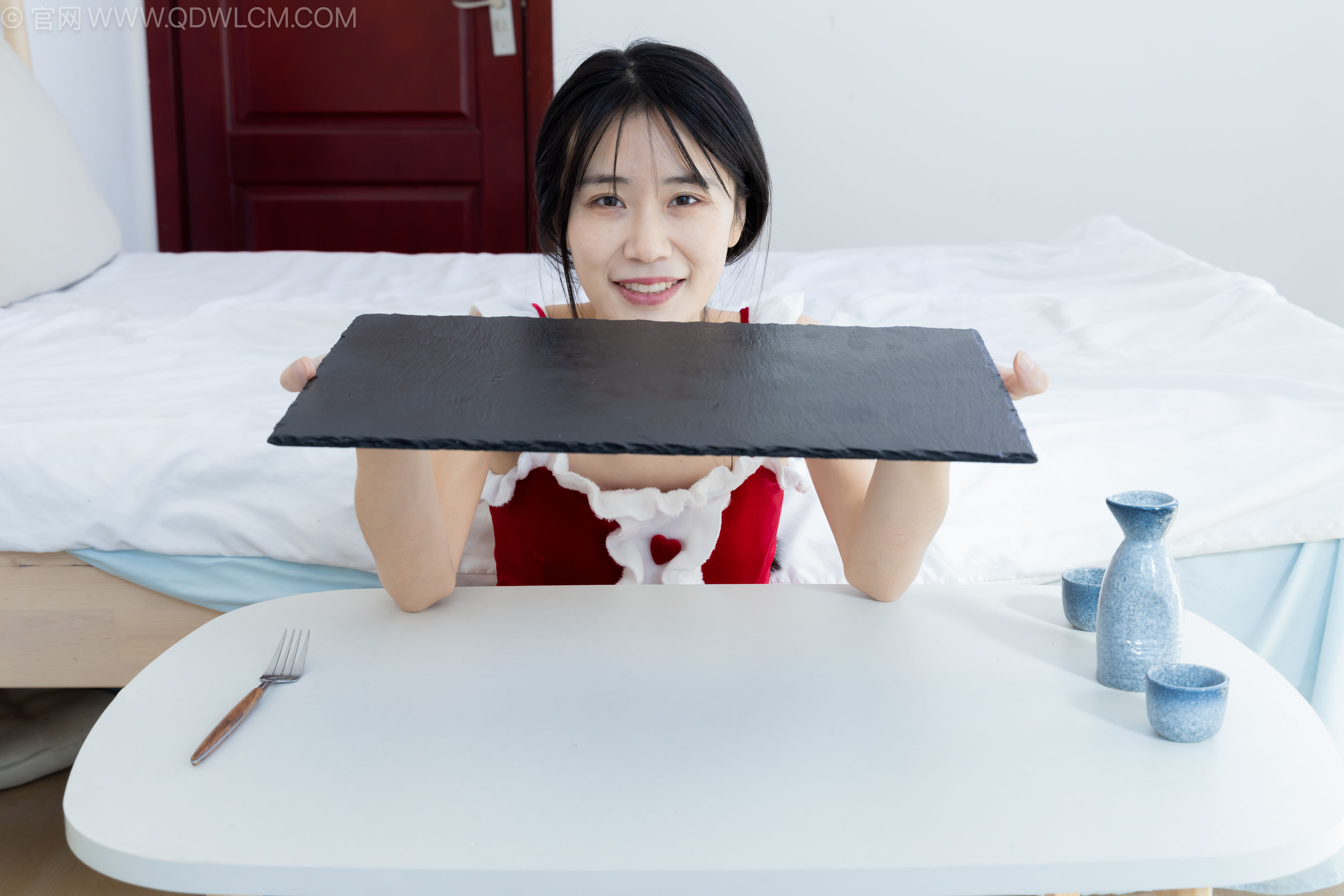 物恋传媒 No.2237 菜菜 -高跟鞋、油亮薄白丝、裸足、草莓和酸奶裸足摆盘剧情/(230P)