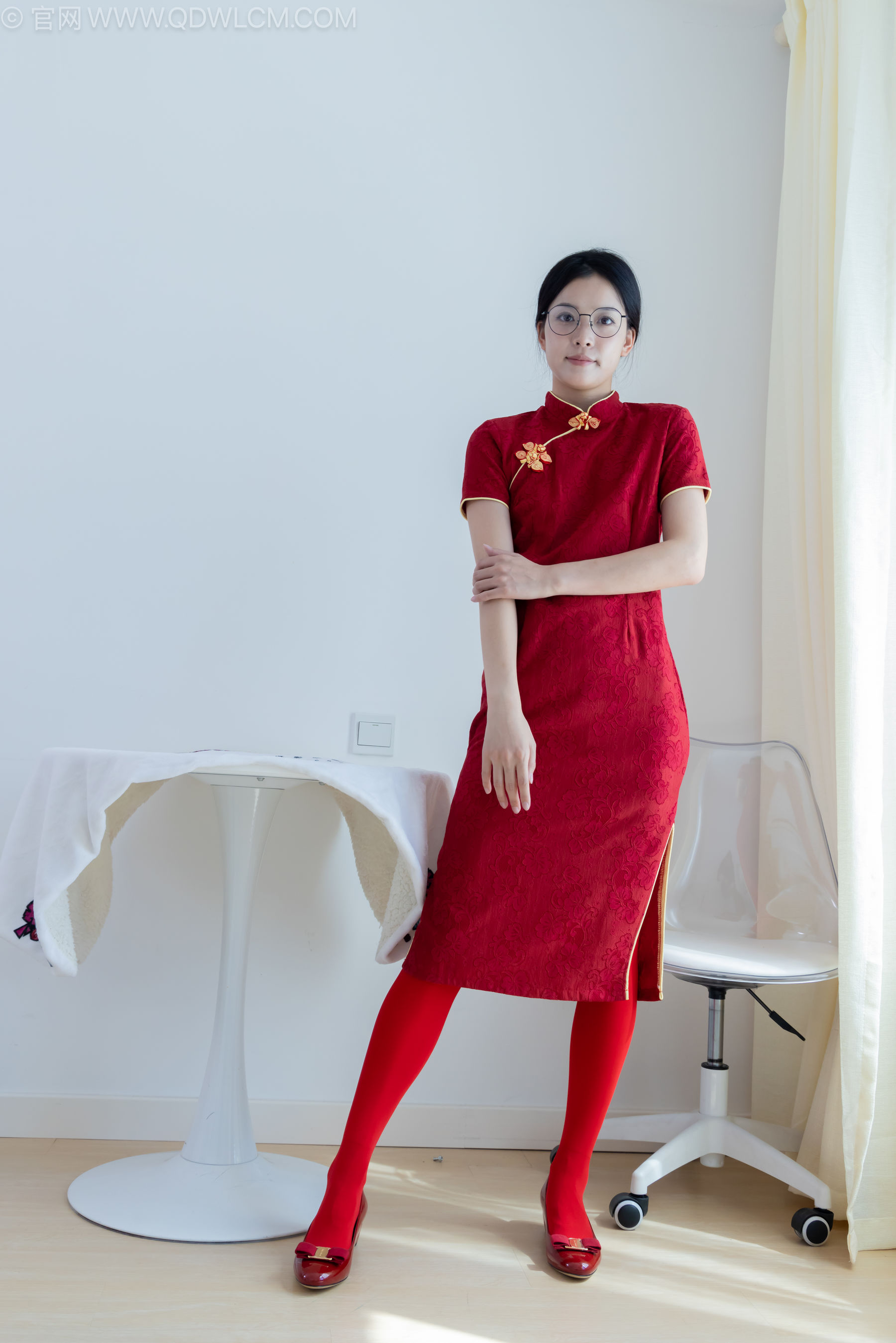 物恋传媒 No.2236 茯苓 -红色低跟鞋、厚款红色丝、皮筋绑脚老头乐挠脚剧情/(160P)