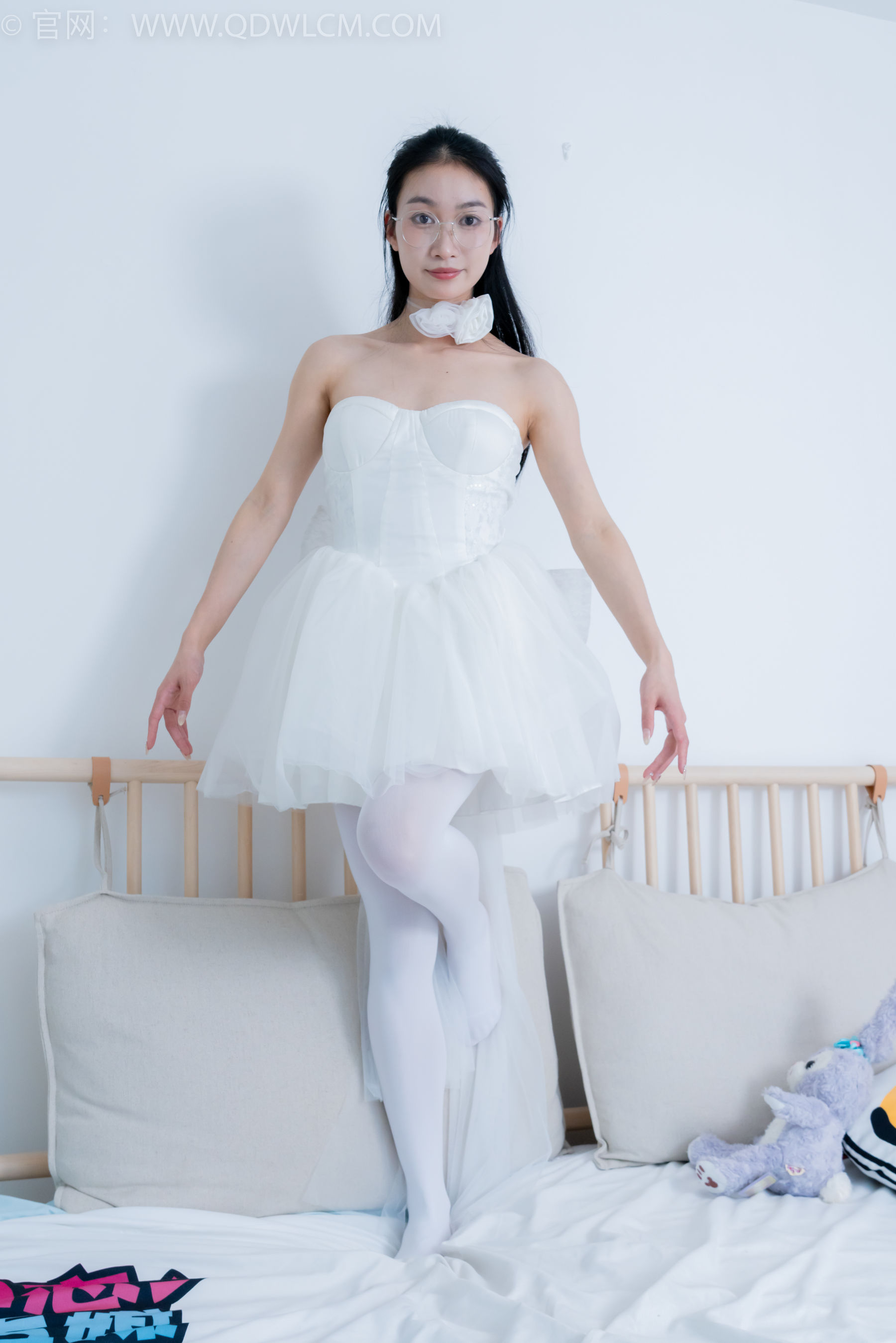 物恋传媒 No.2233 小影 -小影 -高跟鞋、厚白丝/(150P)