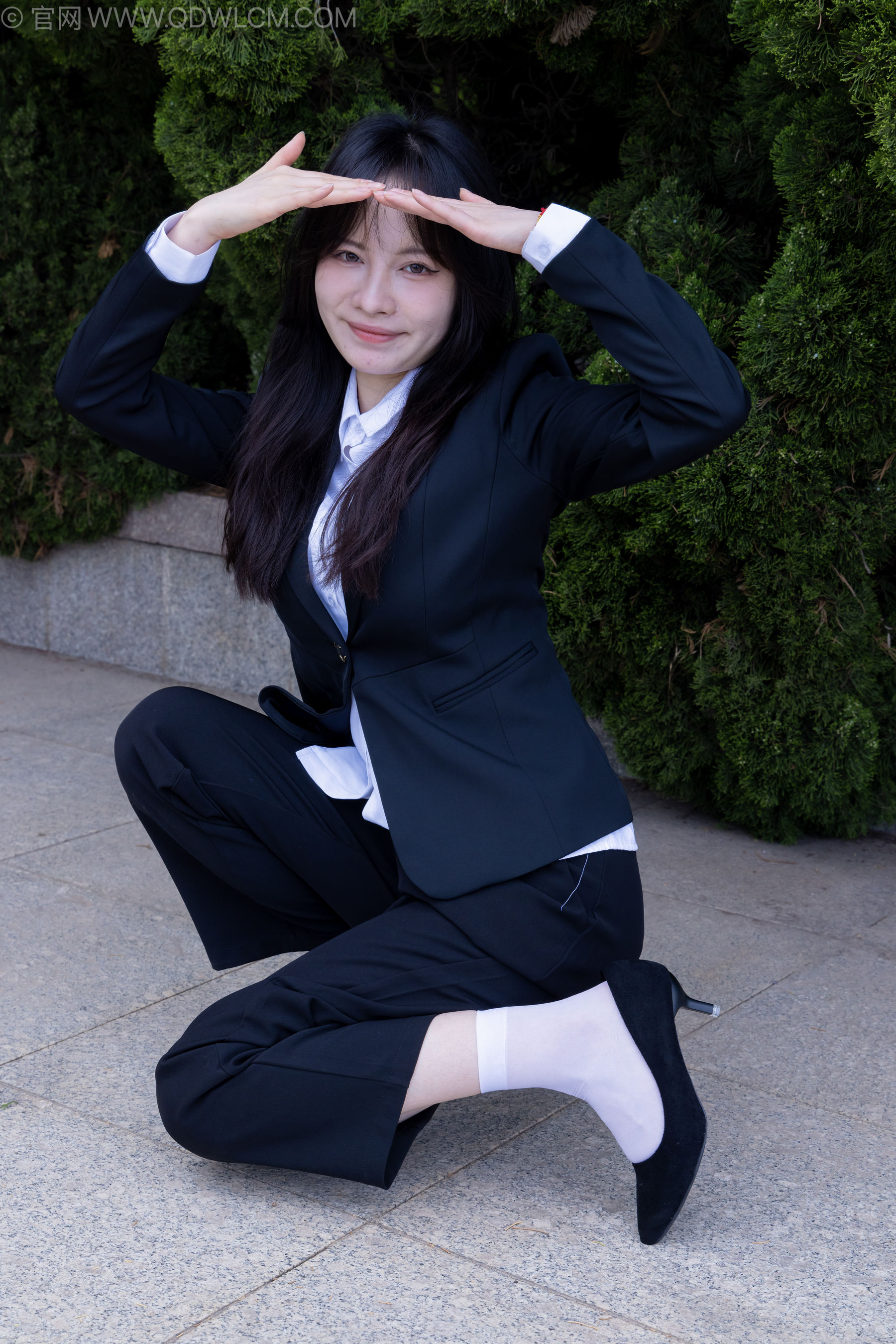 物恋传媒 No.2238 小酒 -高跟鞋、短白丝、ol制服户外/(230P)